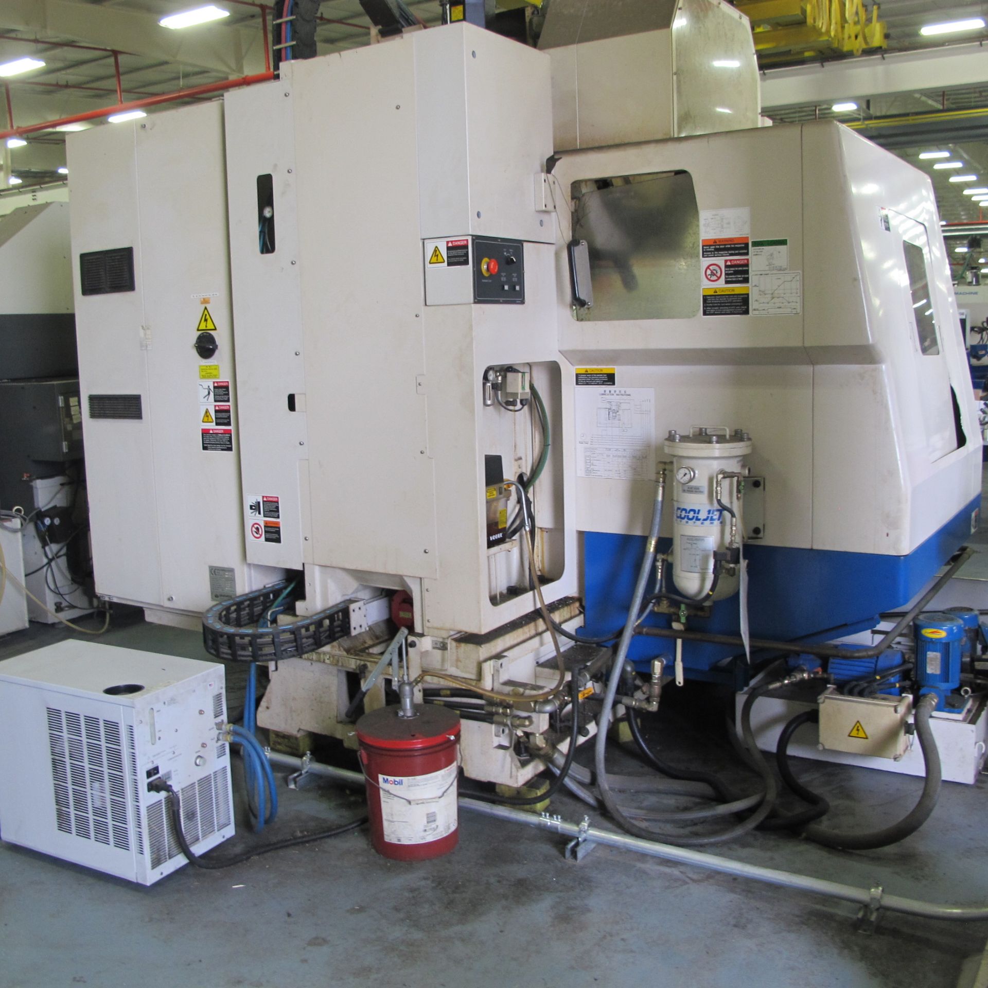 2002 DAEWOO DMV-4020 CNC VERTICAL MACHINING CENTER, FANUC SERIES 21i-M CNC CONTROL S/N: AV5E1238, - Image 4 of 7