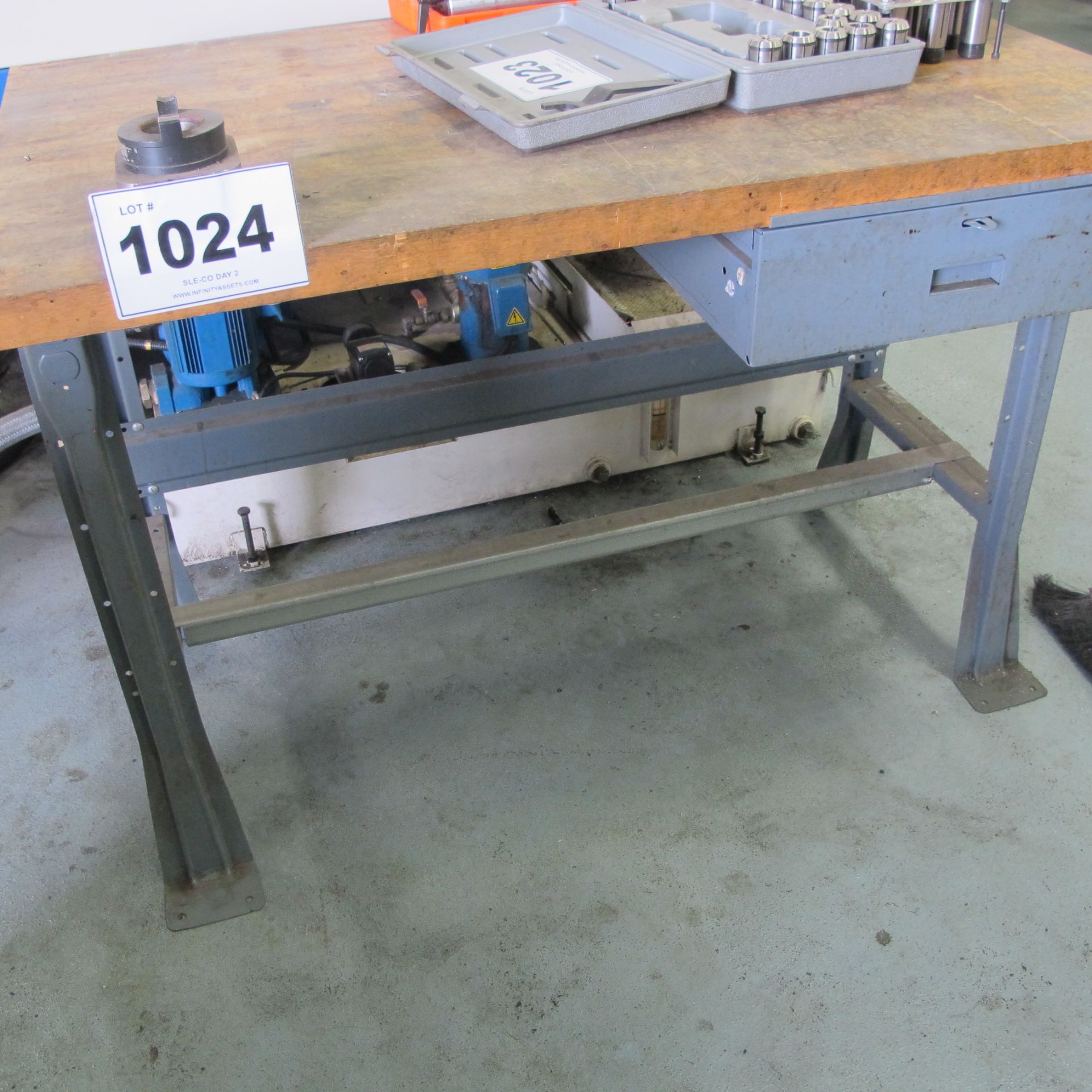 CAT 40 TOOL VISE WITH WRENCHES AND WORK BENCH