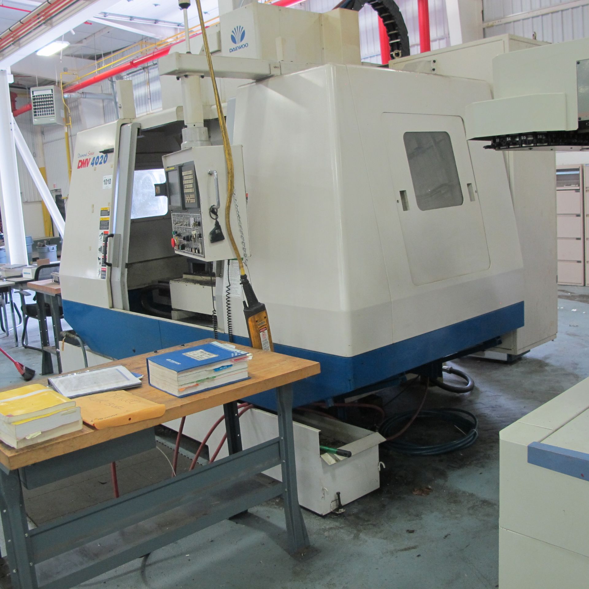 2002 DAEWOO DMV-4020 CNC VERTICAL MACHINING CENTER, FANUC SERIES 21i-M CNC CONTROL S/N: AV5E1238, - Image 6 of 7