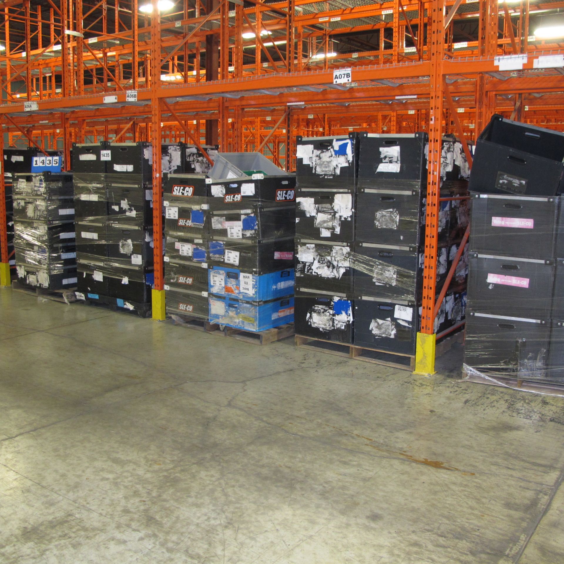 LOT OF BLACK PLASTIC STACKABLE TOTES (APPROX 32 PALLETS)