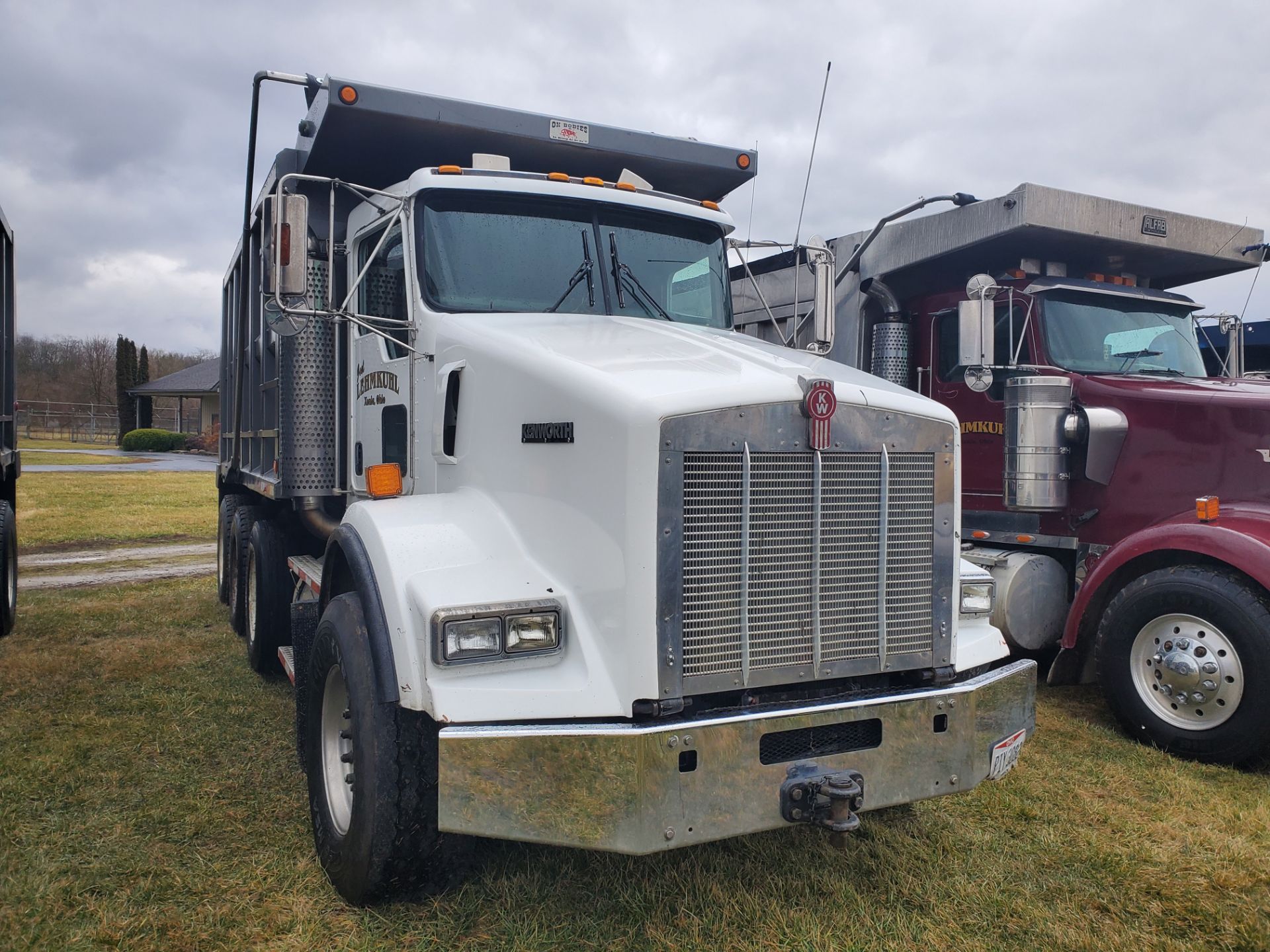 2004 Kenworth T-800, 385 HP, 46,000 lb Suspension, Eaton 10 Speed, Ox Bodies 16' Bed 487,097 Miles - Image 7 of 37