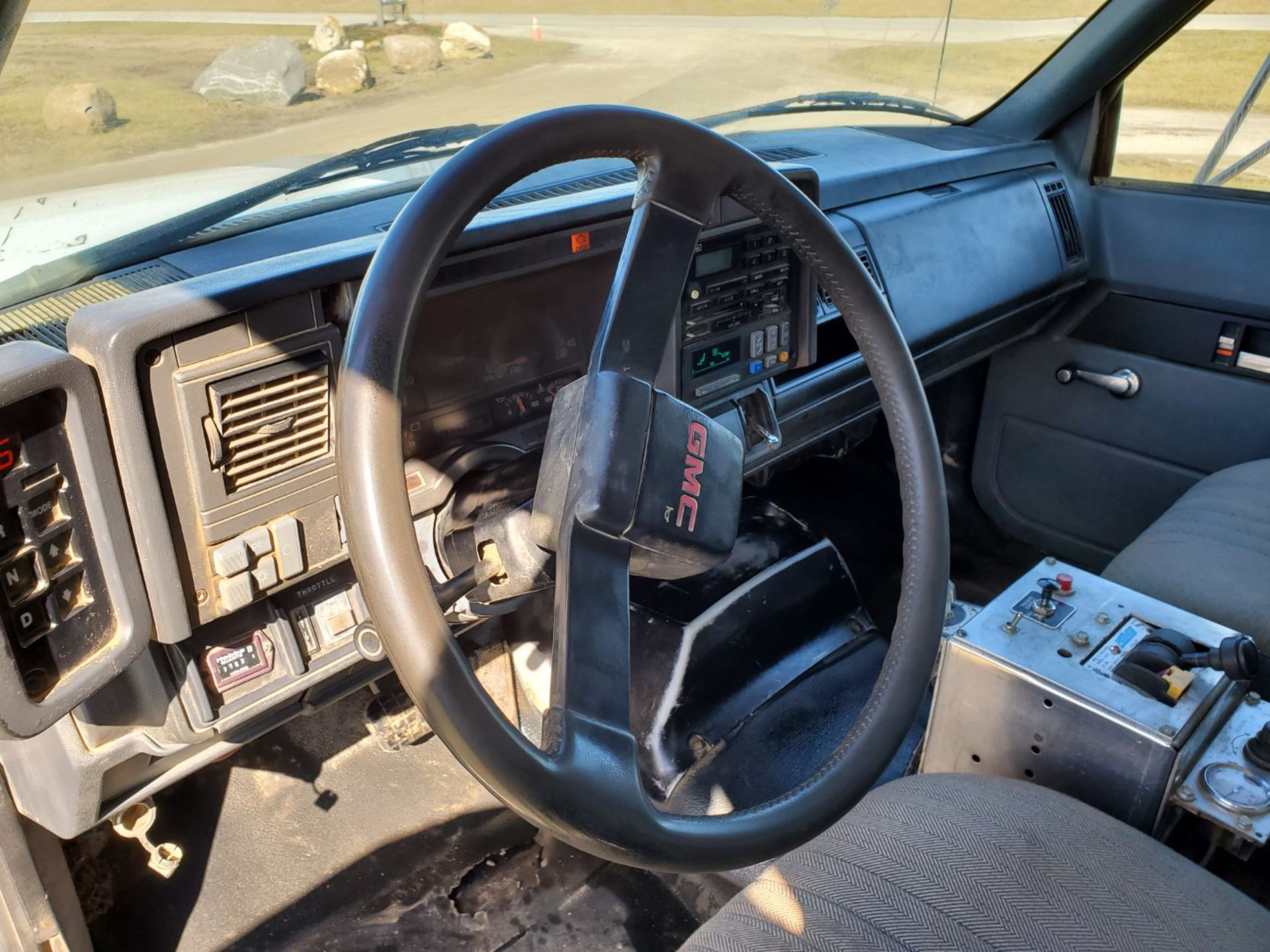 2002 GMC C 8500 16' Tri Axle Dump Truck w/ Steerable Lift Axle, Auto, Cat C7, 16' Steel Dump Bed - Image 17 of 26