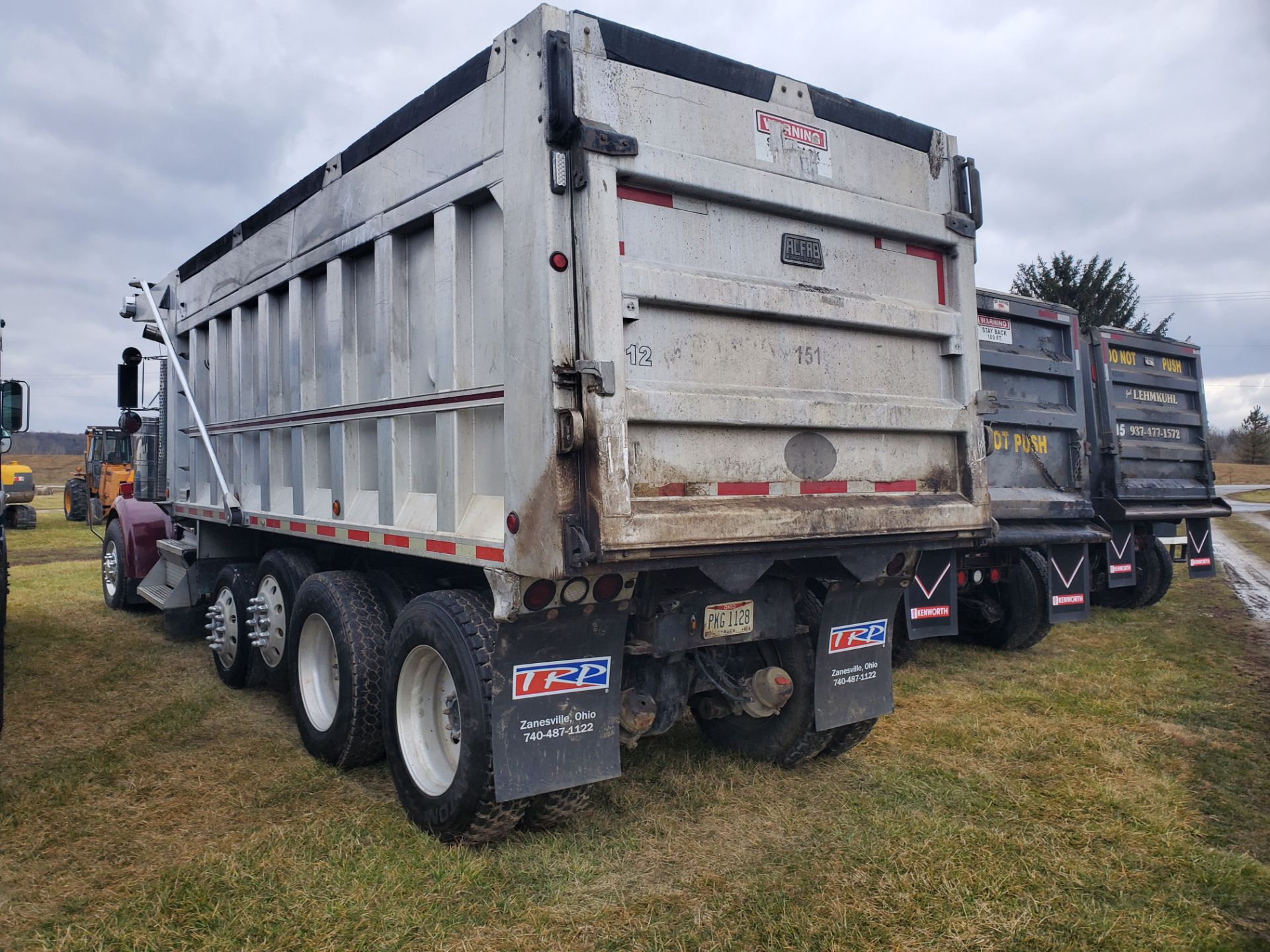 2003 Kenworth W900 8 x 4 Dump Truck, ISX-500 Engine, 500 HP, 18-Sp Transmission, Chalmers 800 Susp. - Image 11 of 25