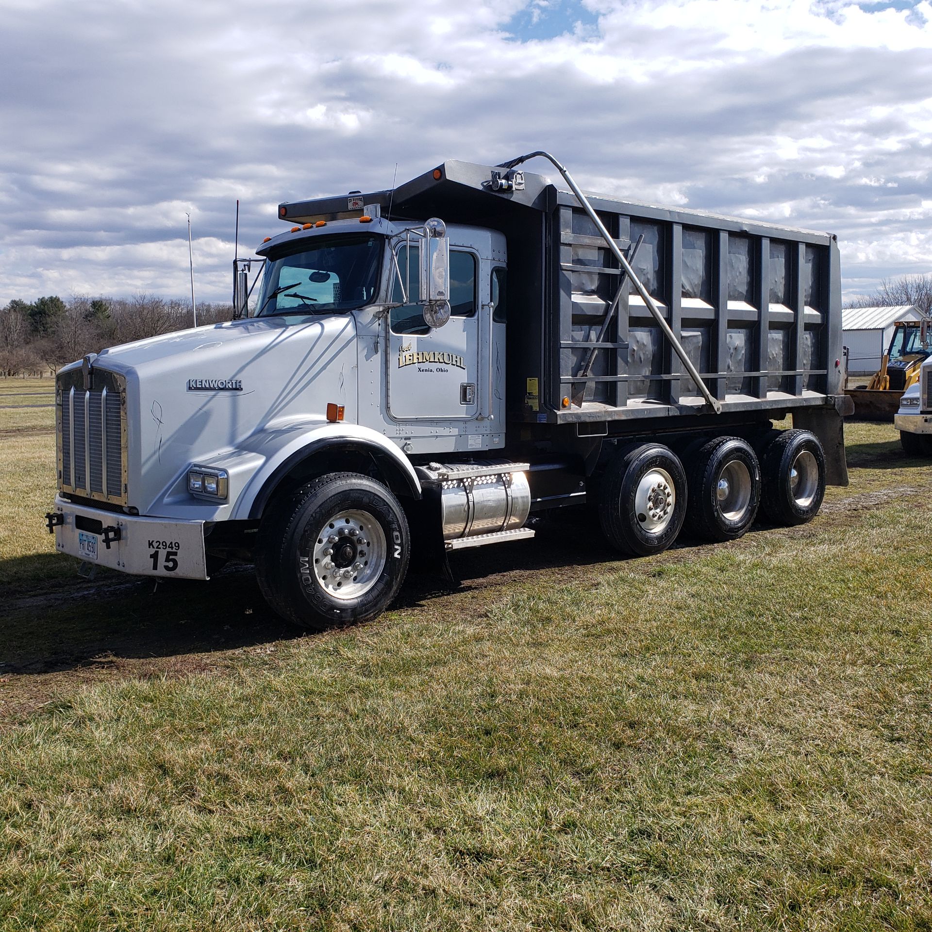 1999 Kenworth T-800 Dump Tri-Axle Dump Truck, Cummins N-14, 460E+, 8 LL Transmission - Image 2 of 36