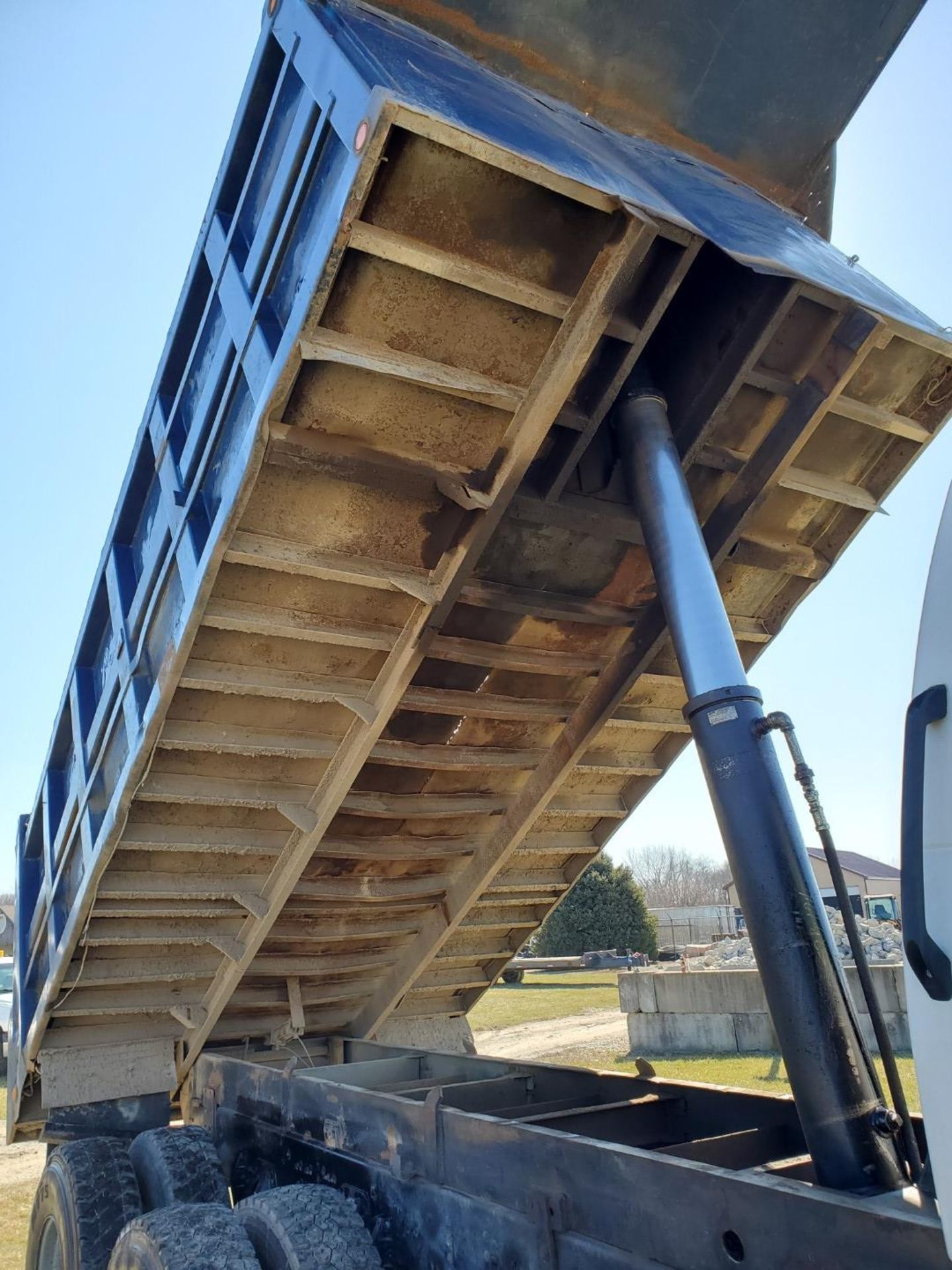 2002 GMC C 8500 16' Tri Axle Dump Truck w/ Steerable Lift Axle, Auto, Cat C7, 16' Steel Dump Bed - Image 25 of 26