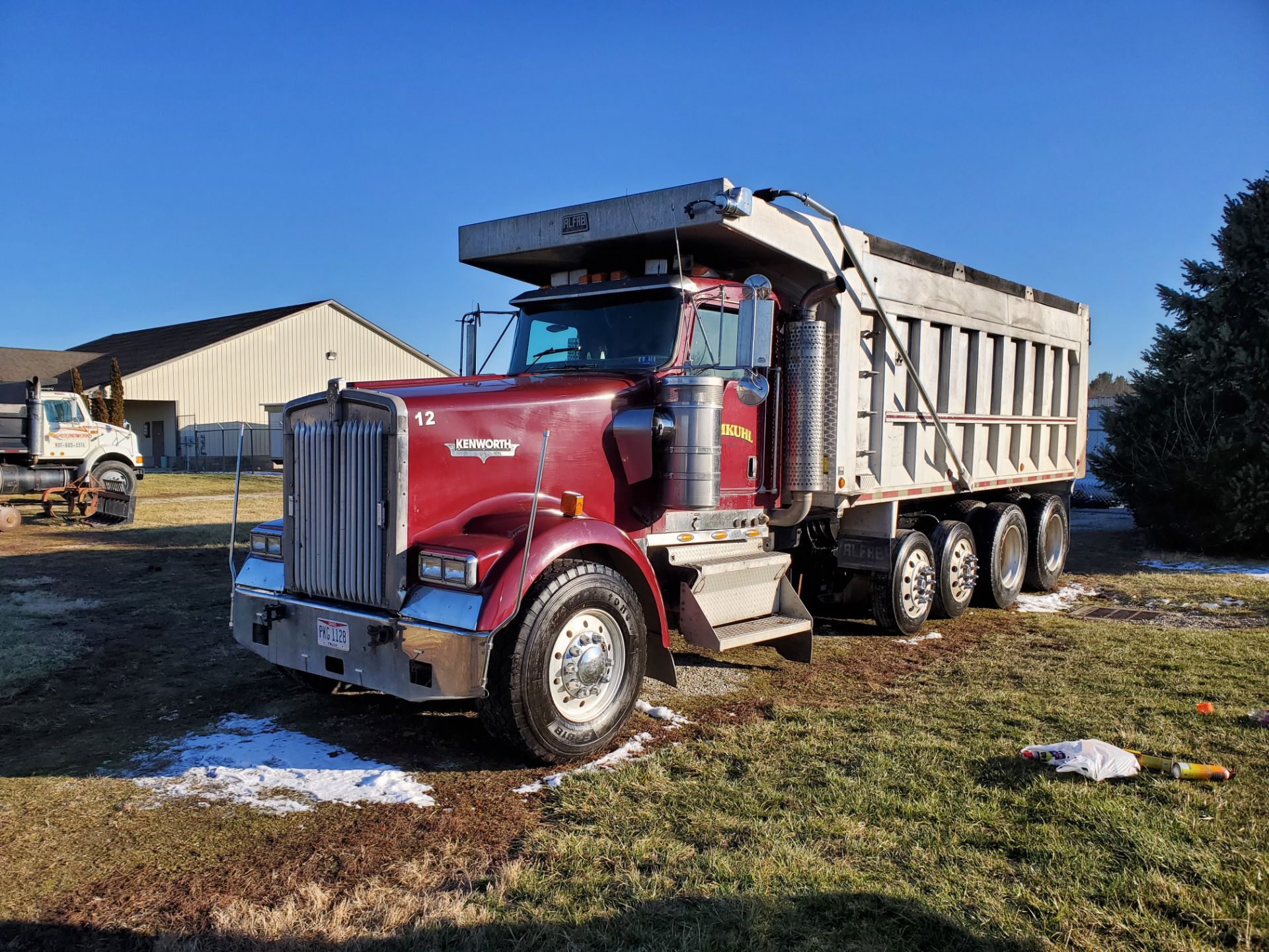 2003 Kenworth W900 8 x 4 Dump Truck, ISX-500 Engine, 500 HP, 18-Sp Transmission, Chalmers 800 Susp.