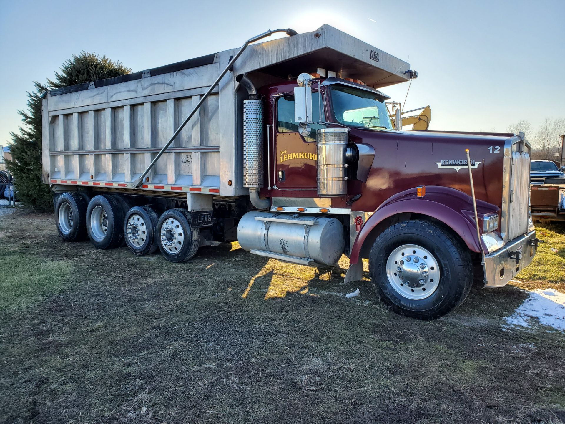 2003 Kenworth W900 8 x 4 Dump Truck, ISX-500 Engine, 500 HP, 18-Sp Transmission, Chalmers 800 Susp. - Image 8 of 25