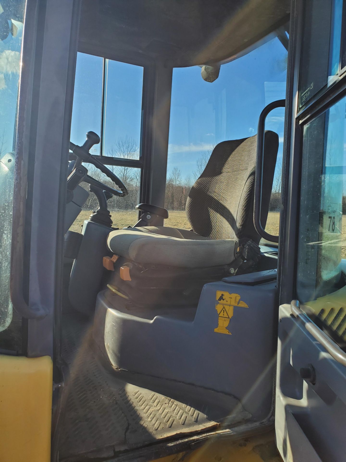 Volvo Model L35B Wheel Loader w/ Quick Detach 79 in Bucket and Fork Attachment, Auxillary Hydraulics - Image 8 of 19