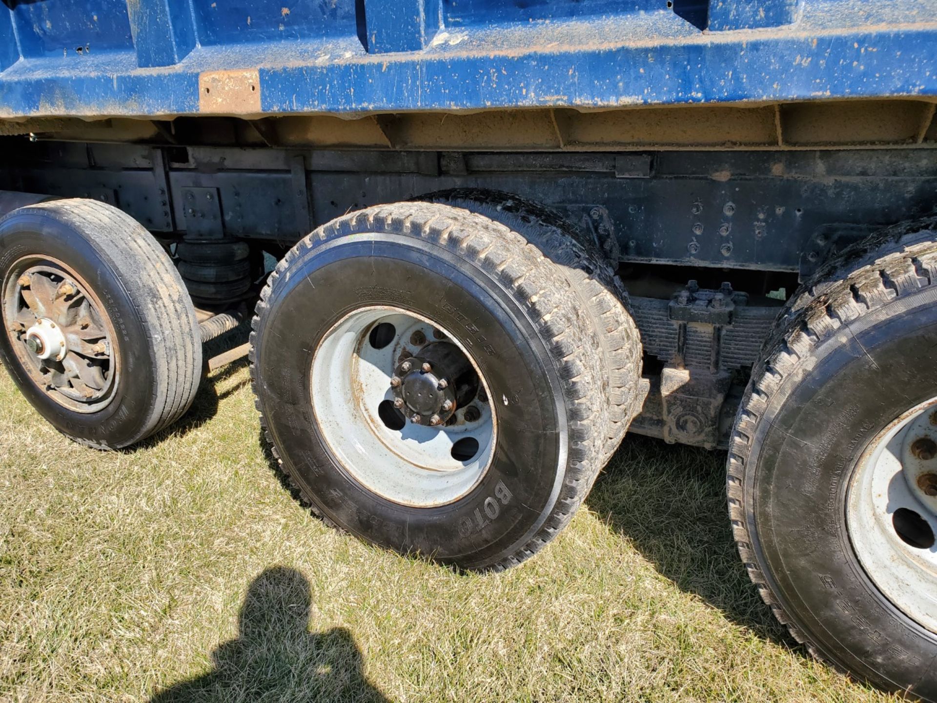 2002 GMC C 8500 16' Tri Axle Dump Truck w/ Steerable Lift Axle, Auto, Cat C7, 16' Steel Dump Bed - Image 10 of 26