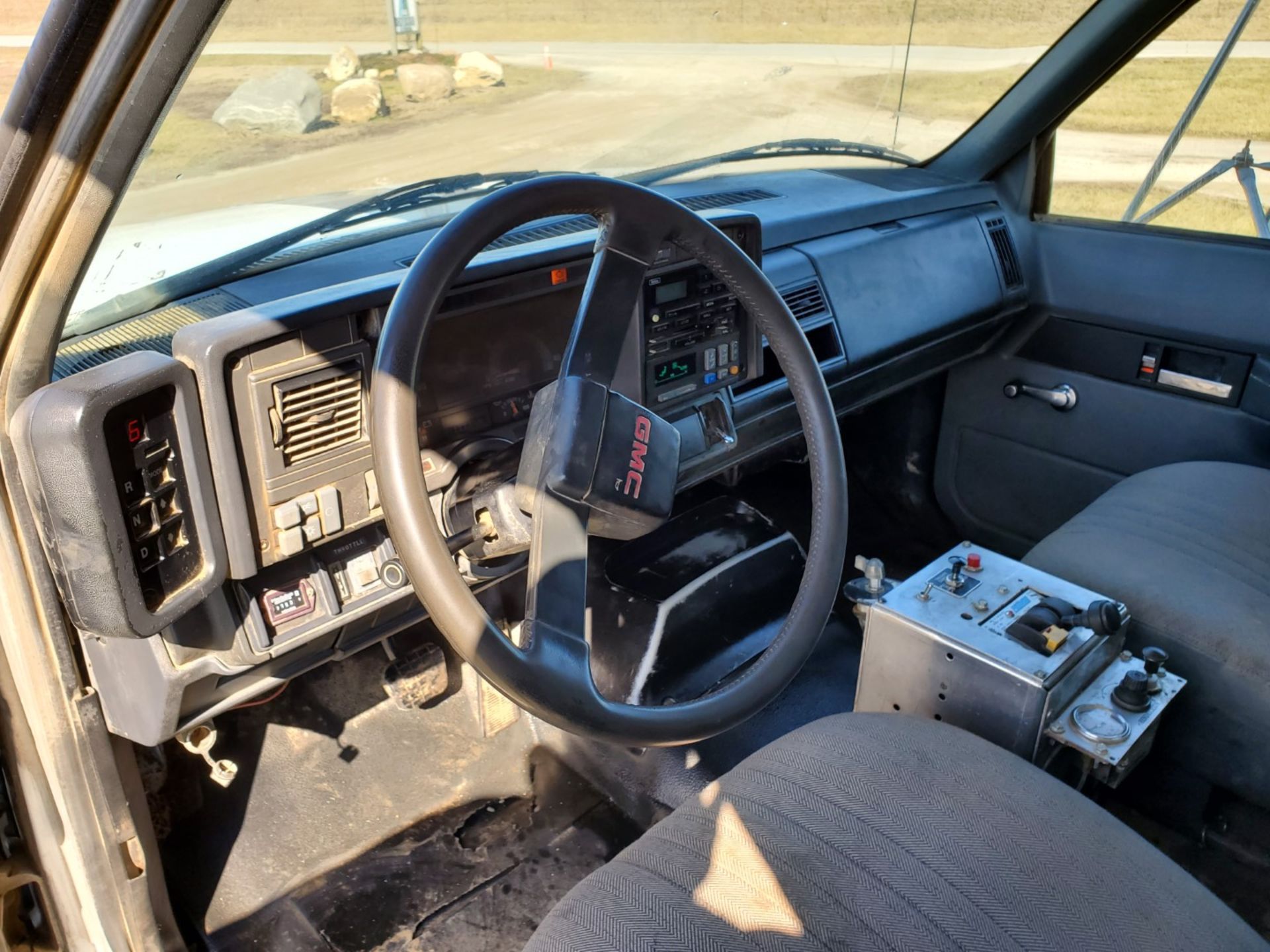 2002 GMC C 8500 16' Tri Axle Dump Truck w/ Steerable Lift Axle, Auto, Cat C7, 16' Steel Dump Bed - Image 19 of 26