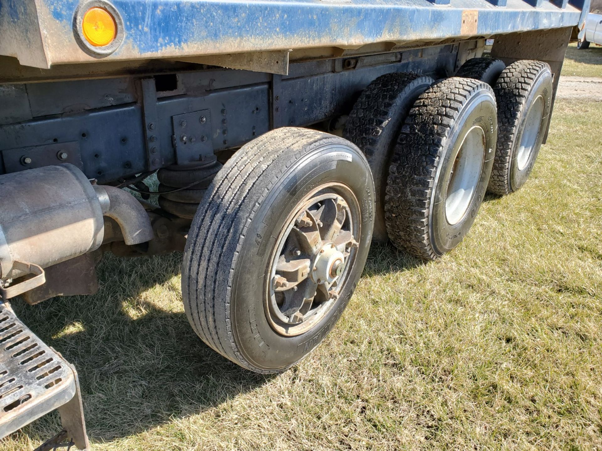 2002 GMC C 8500 16' Tri Axle Dump Truck w/ Steerable Lift Axle, Auto, Cat C7, 16' Steel Dump Bed - Image 9 of 26