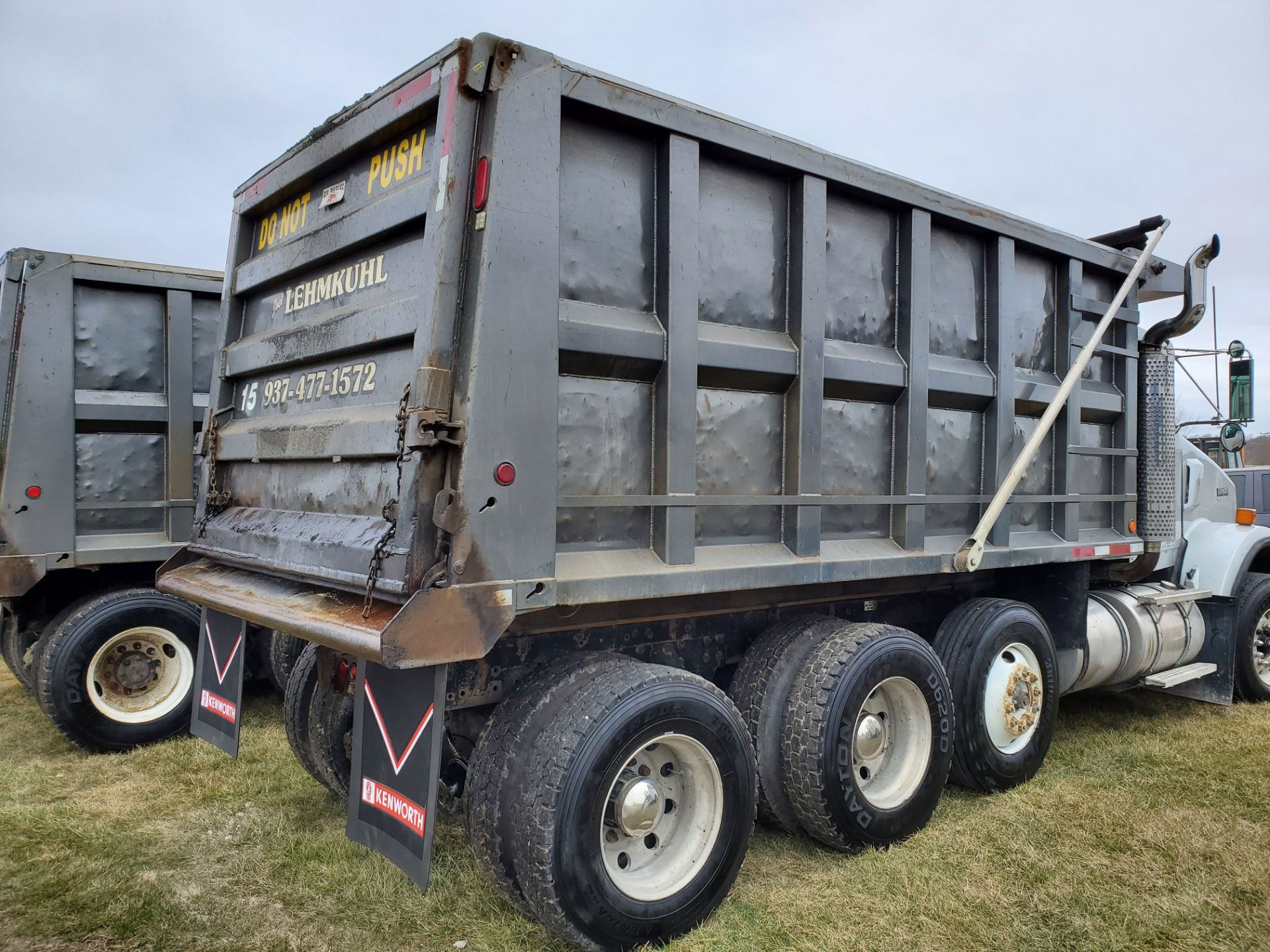 1999 Kenworth T-800 Dump Tri-Axle Dump Truck, Cummins N-14, 460E+, 8 LL Transmission - Image 16 of 36