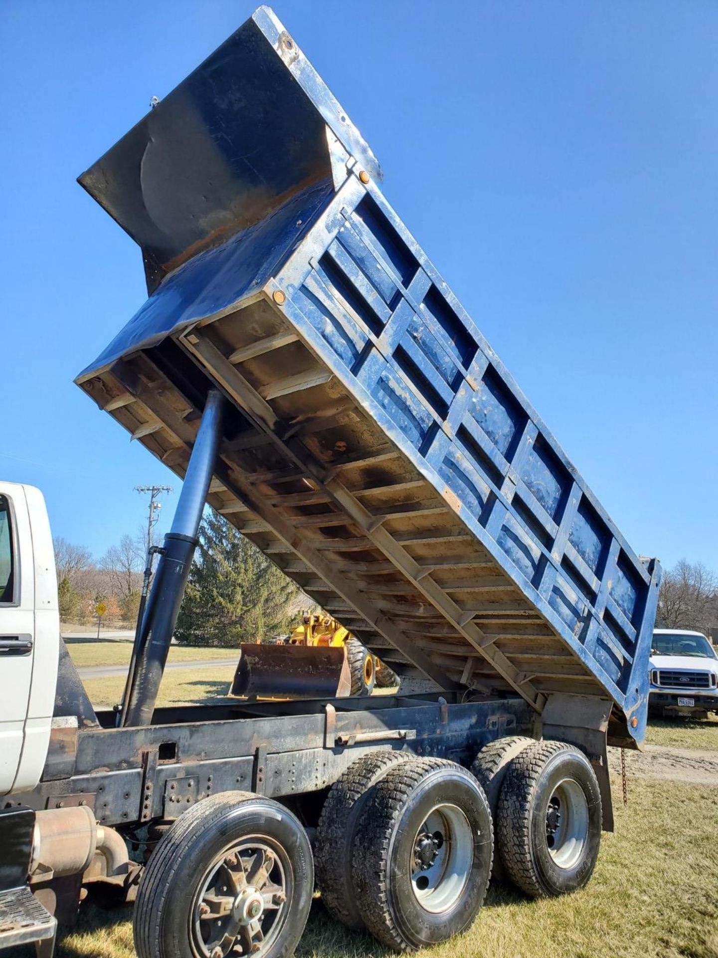 2002 GMC C 8500 16' Tri Axle Dump Truck w/ Steerable Lift Axle, Auto, Cat C7, 16' Steel Dump Bed - Image 26 of 26