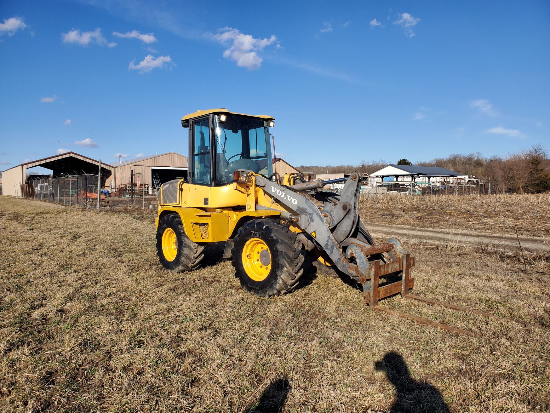 Volvo Model L35B Wheel Loader w/ Quick Detach 79 in Bucket and Fork Attachment, Auxillary Hydraulics - Image 3 of 19