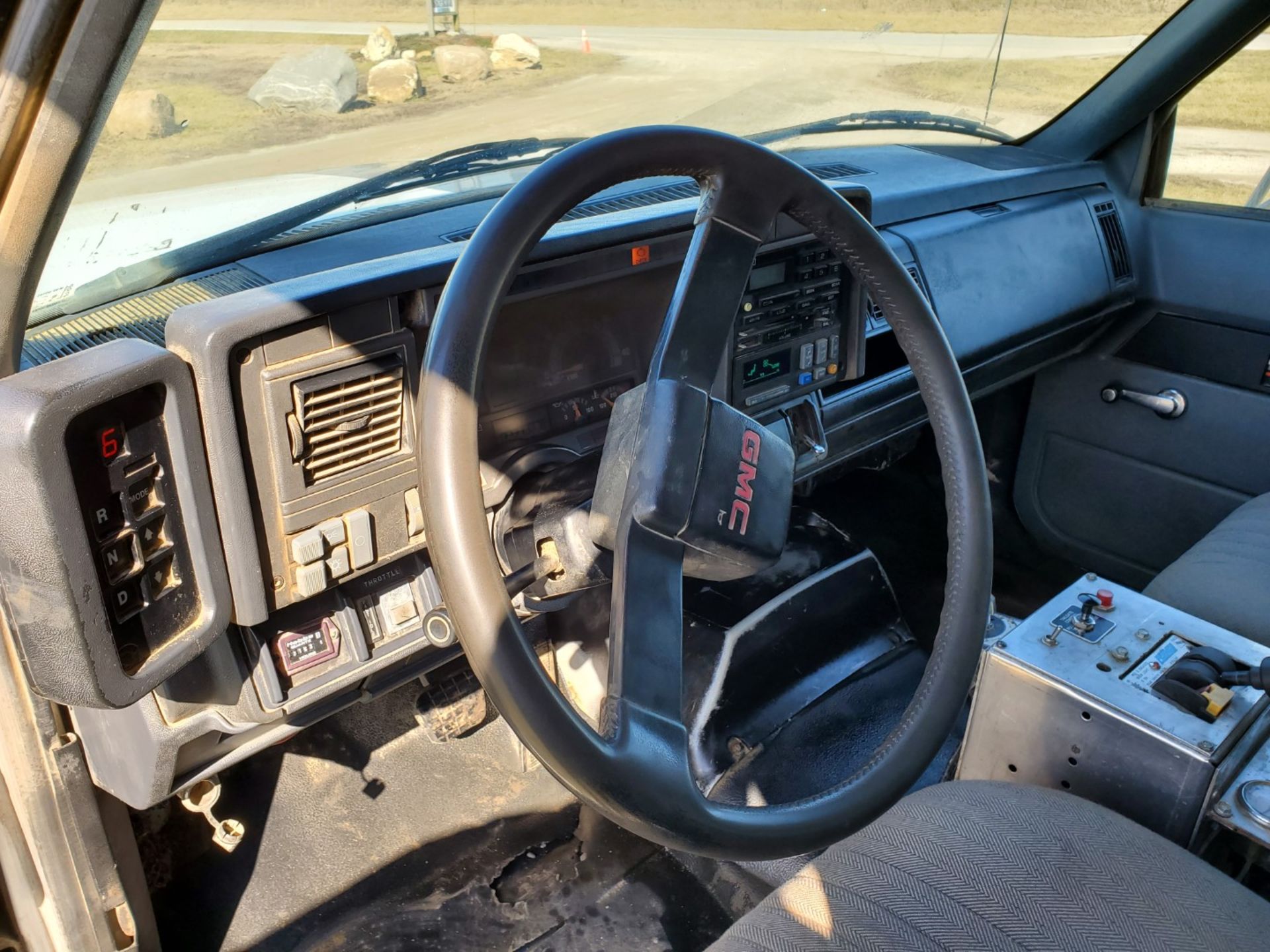 2002 GMC C 8500 16' Tri Axle Dump Truck w/ Steerable Lift Axle, Auto, Cat C7, 16' Steel Dump Bed - Image 18 of 26