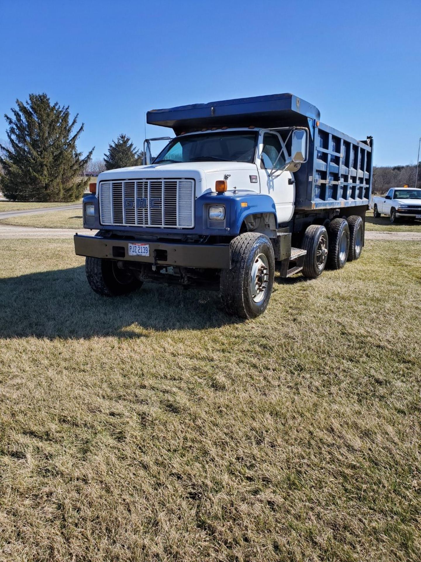 2002 GMC C 8500 16' Tri Axle Dump Truck w/ Steerable Lift Axle, Auto, Cat C7, 16' Steel Dump Bed - Image 3 of 26