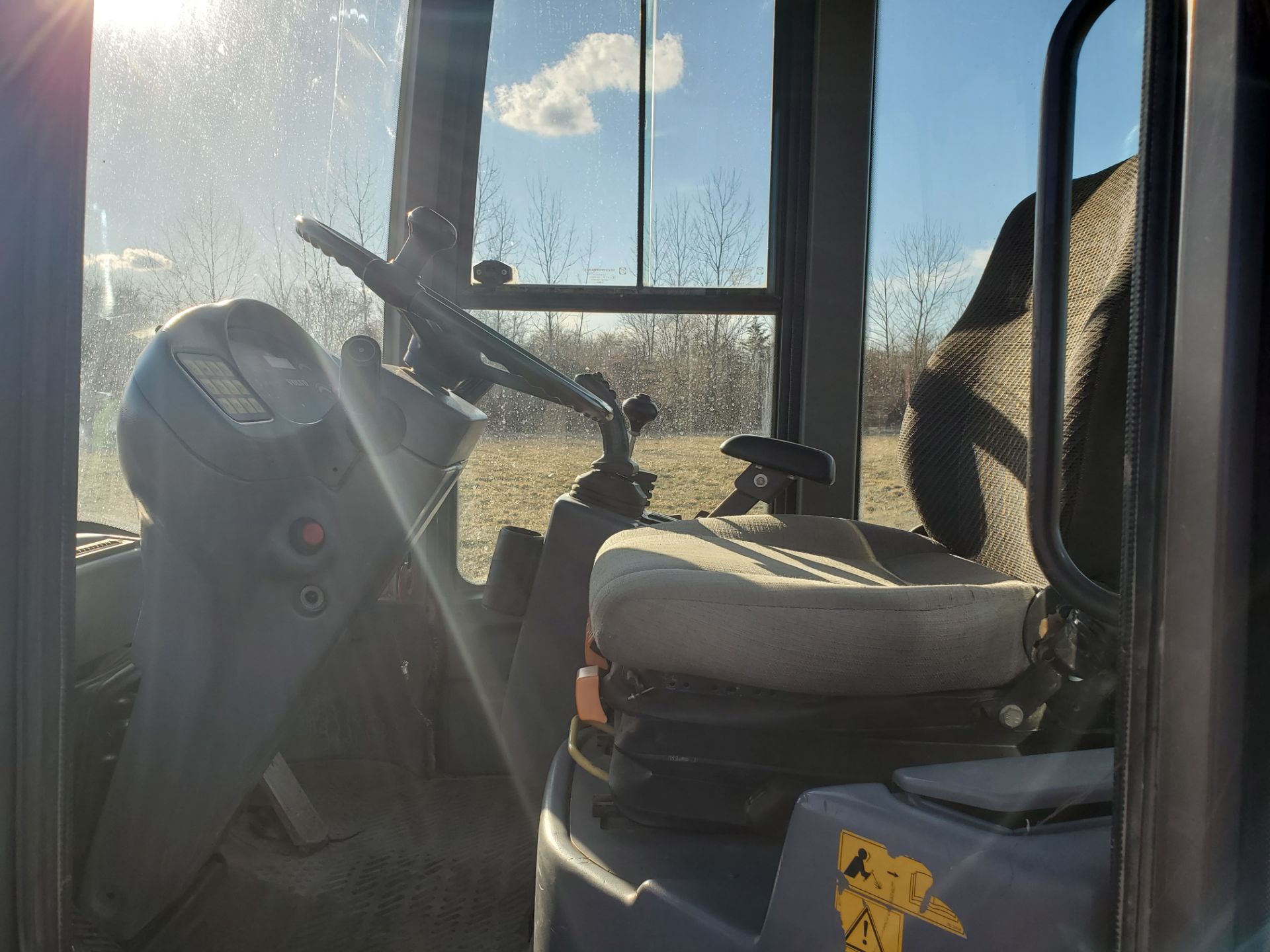 Volvo Model L35B Wheel Loader w/ Quick Detach 79 in Bucket and Fork Attachment, Auxillary Hydraulics - Image 10 of 19