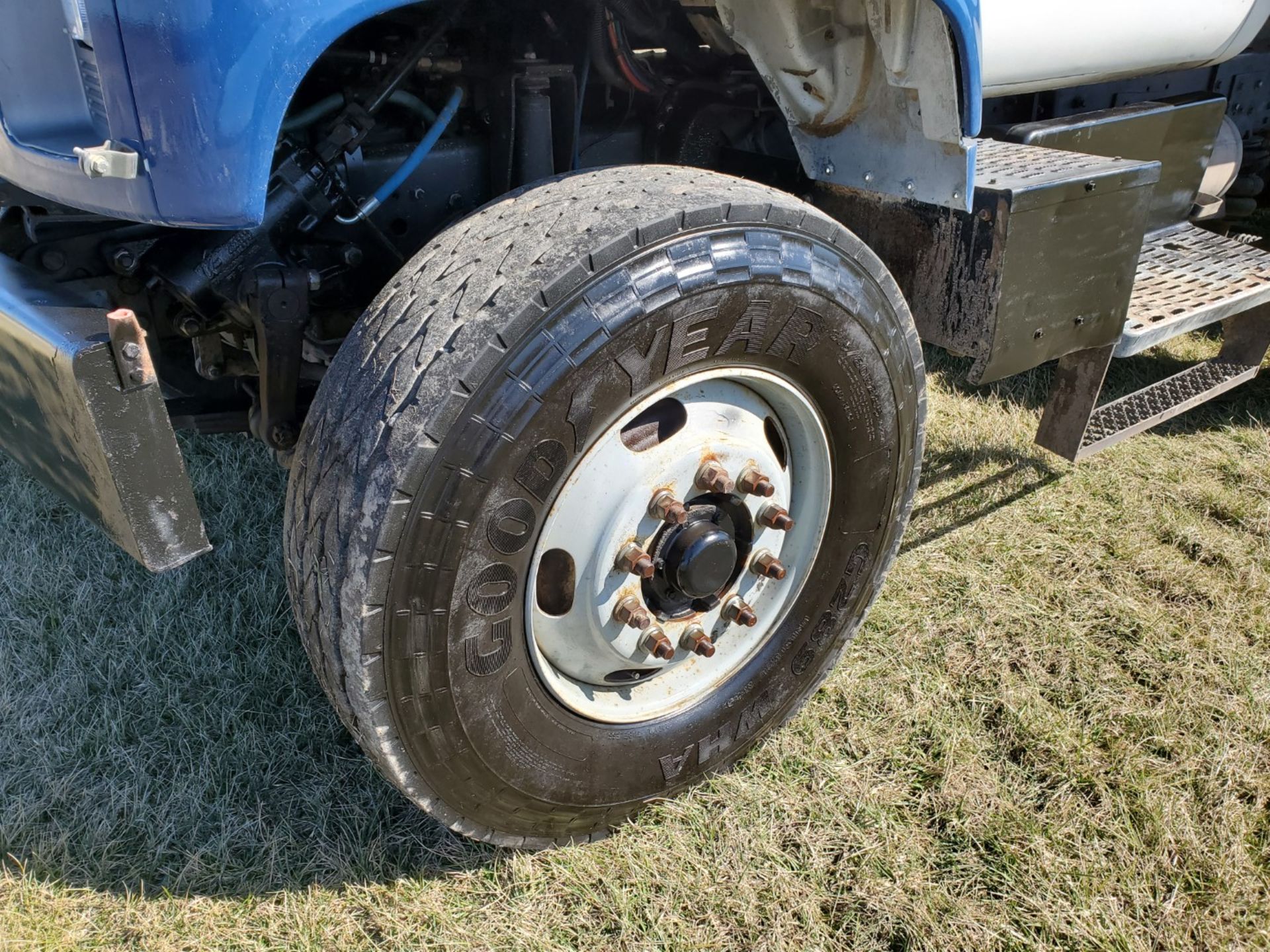 2002 GMC C 8500 16' Tri Axle Dump Truck w/ Steerable Lift Axle, Auto, Cat C7, 16' Steel Dump Bed - Image 8 of 26