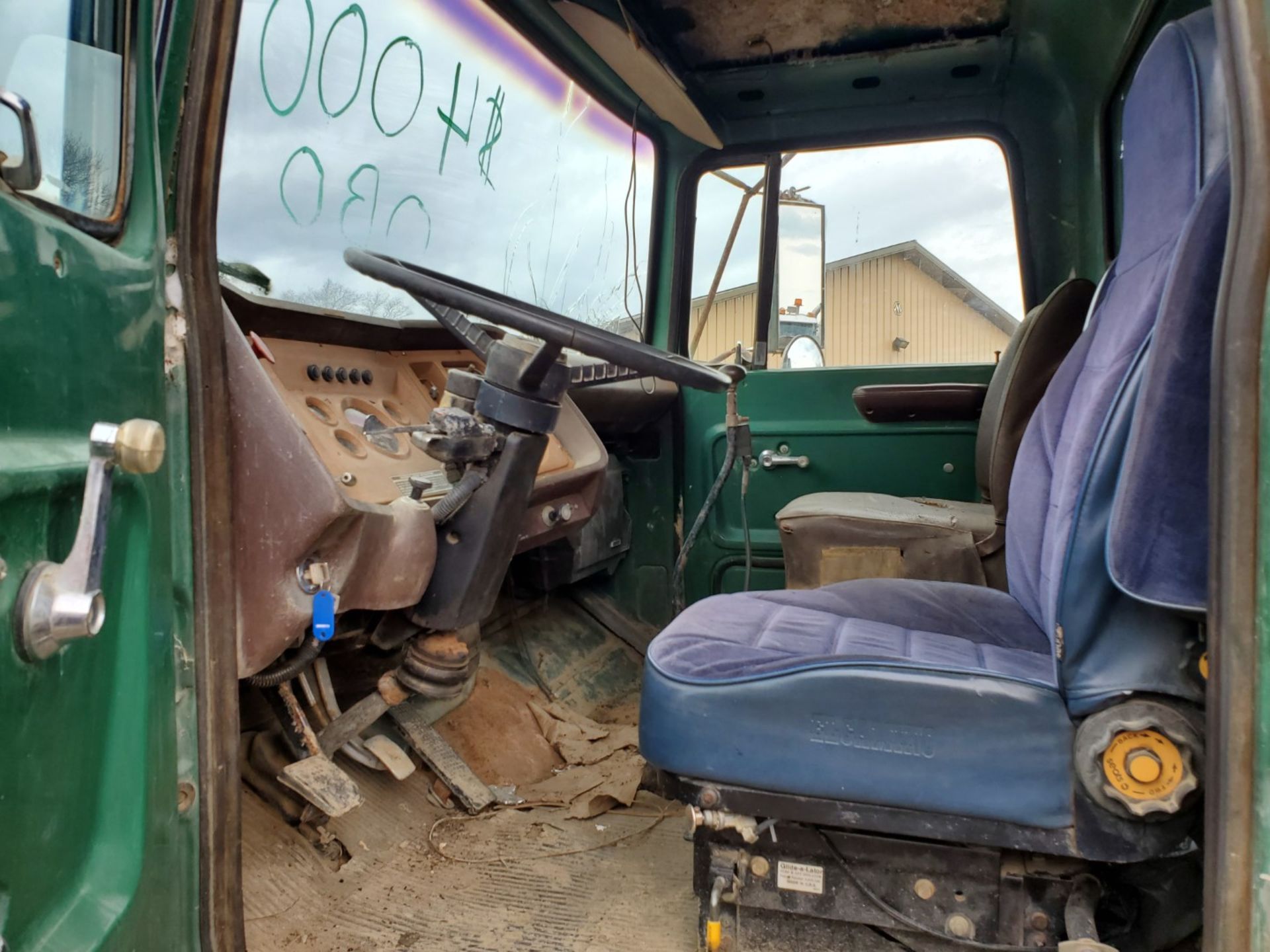 1976 Ford 8000 Single Axle Dump Truck, 9 ft Dump Bed, Manual Transmission, 2-Speed Axle, 86,500 Mile - Image 5 of 6