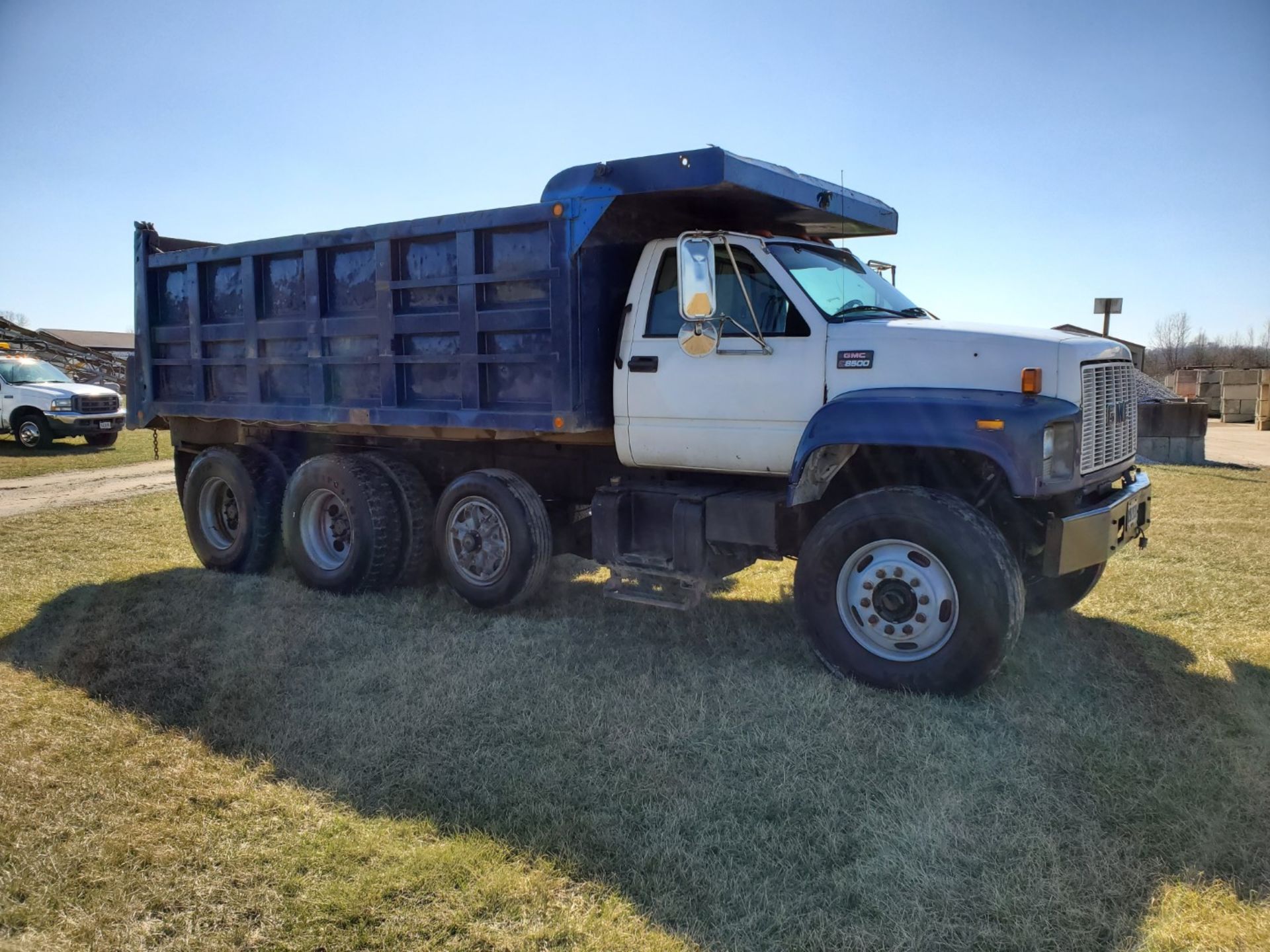 2002 GMC C 8500 16' Tri Axle Dump Truck w/ Steerable Lift Axle, Auto, Cat C7, 16' Steel Dump Bed - Image 4 of 26