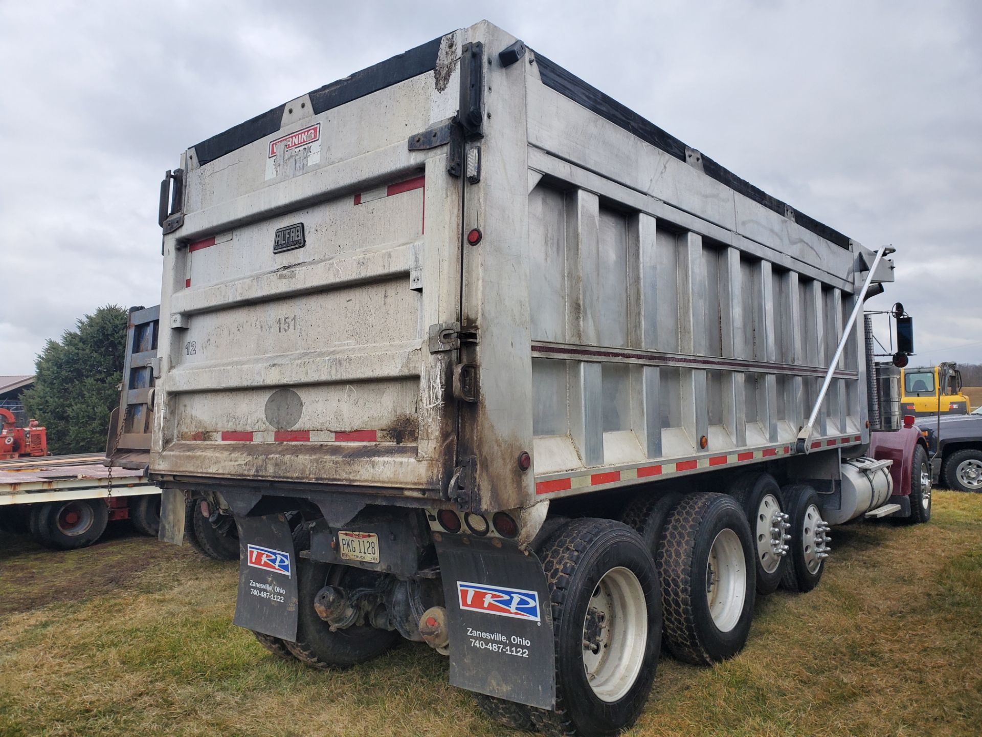 2003 Kenworth W900 8 x 4 Dump Truck, ISX-500 Engine, 500 HP, 18-Sp Transmission, Chalmers 800 Susp. - Image 13 of 25