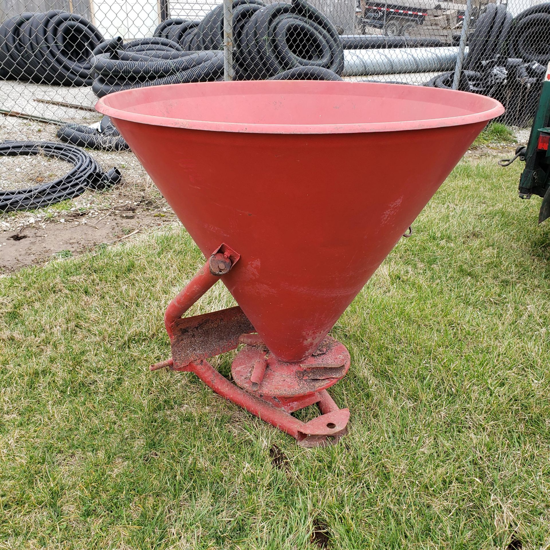 3 Point Hitch Mounted Broadcast Spreader - Image 2 of 2