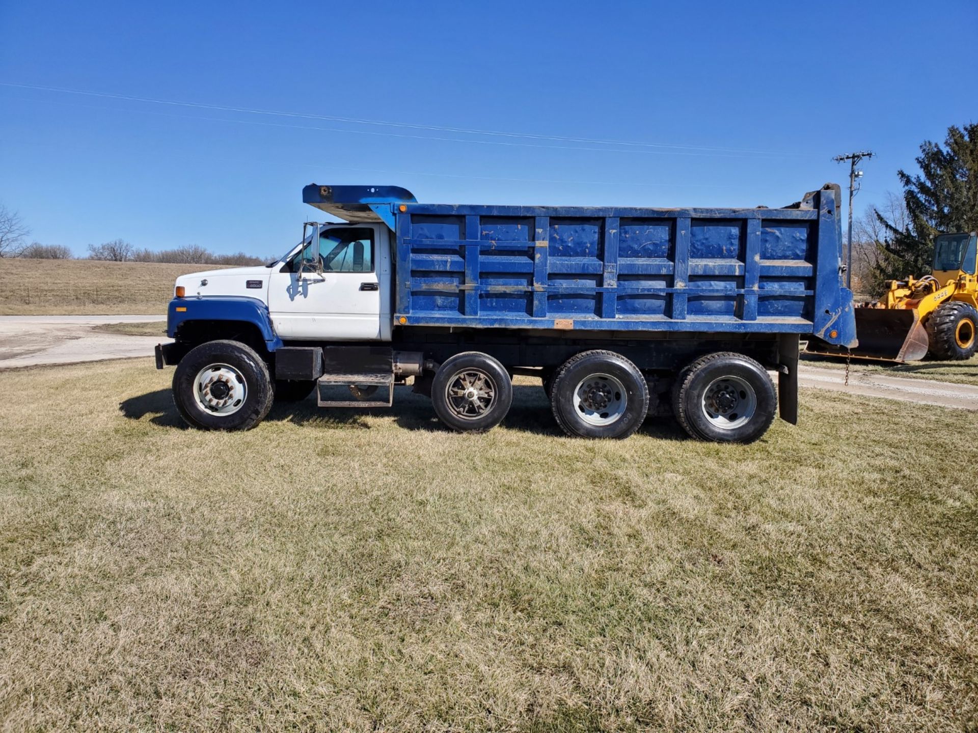 2002 GMC C 8500 16' Tri Axle Dump Truck w/ Steerable Lift Axle, Auto, Cat C7, 16' Steel Dump Bed