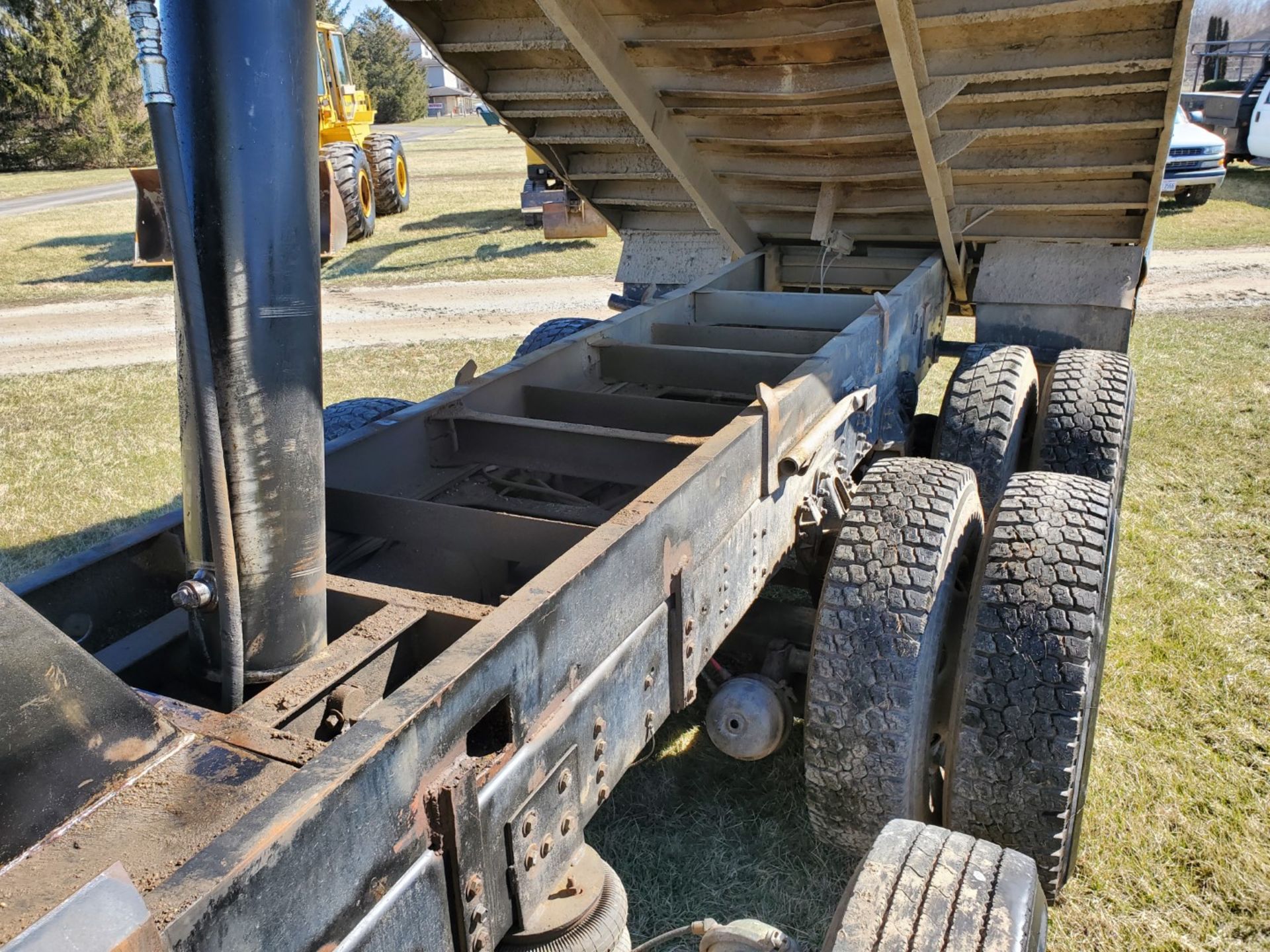 2002 GMC C 8500 16' Tri Axle Dump Truck w/ Steerable Lift Axle, Auto, Cat C7, 16' Steel Dump Bed - Image 23 of 26