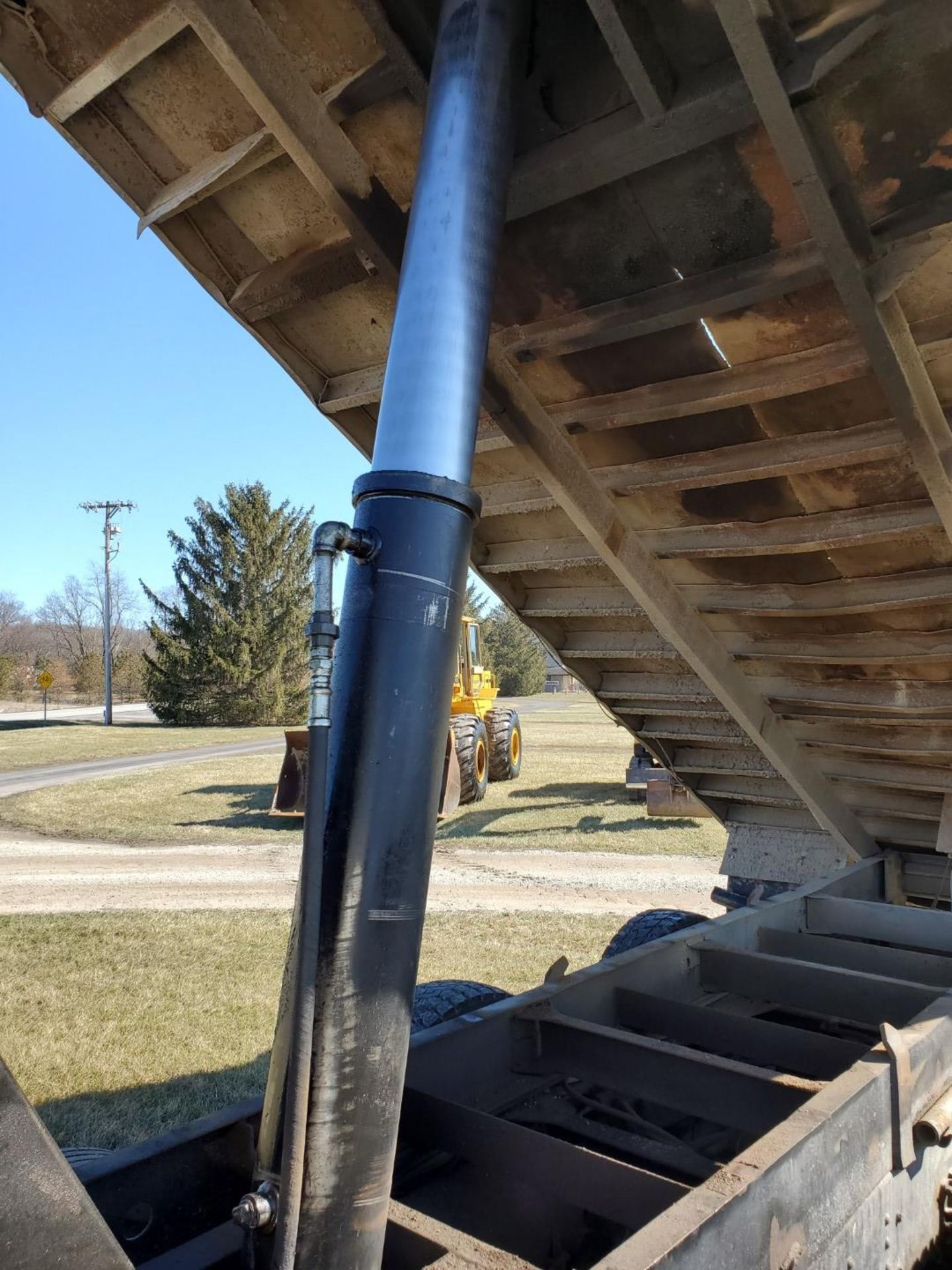 2002 GMC C 8500 16' Tri Axle Dump Truck w/ Steerable Lift Axle, Auto, Cat C7, 16' Steel Dump Bed - Image 24 of 26