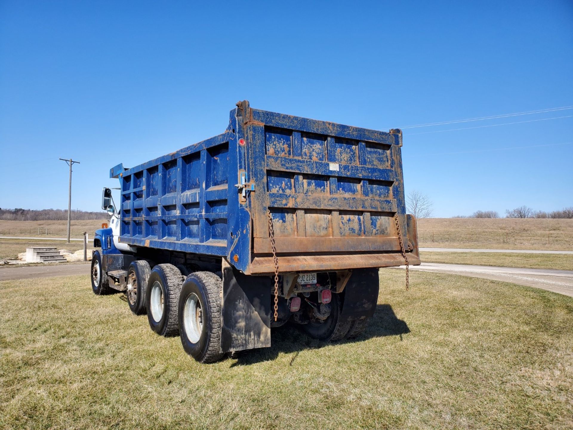 2002 GMC C 8500 16' Tri Axle Dump Truck w/ Steerable Lift Axle, Auto, Cat C7, 16' Steel Dump Bed - Image 11 of 26