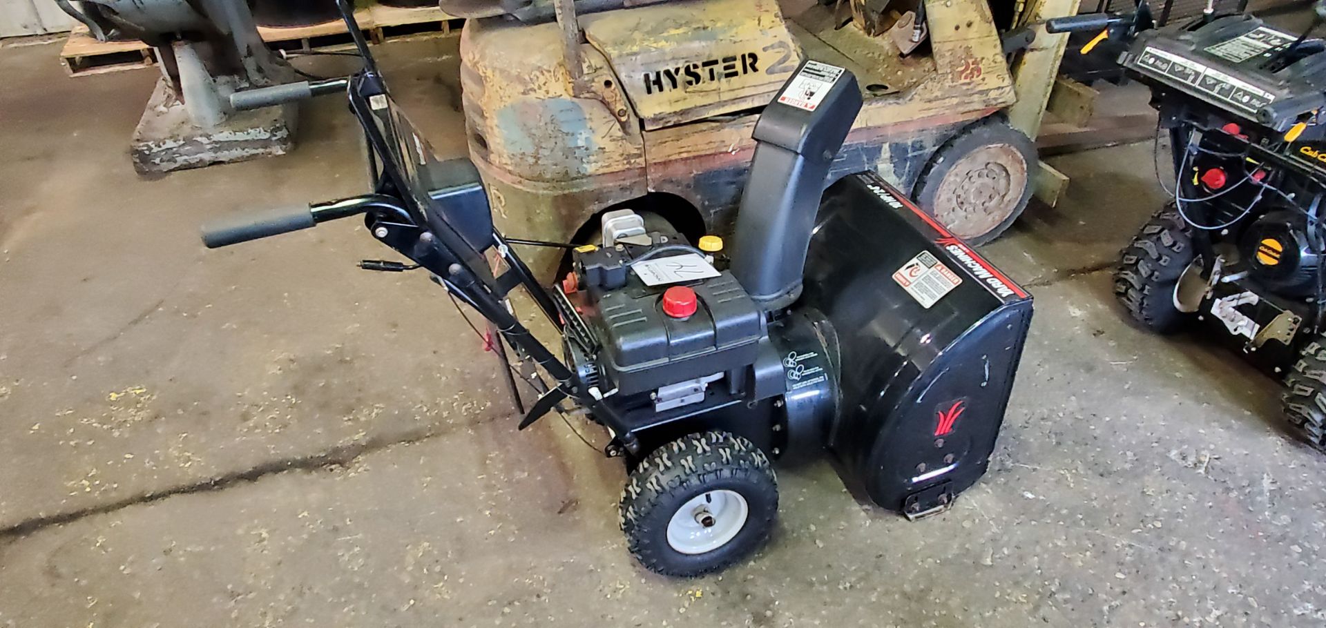 Yard Machines 10 HP 24 in Snowblower, 5 Forward Speeds, 2 Reverse