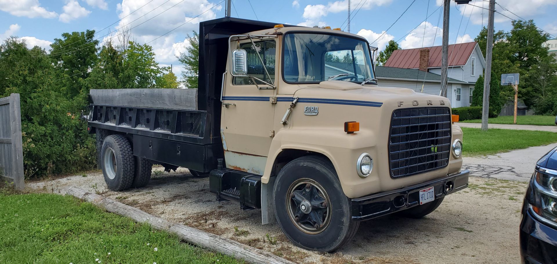1983 Ford 7000, 5-speed Manual Transmission, Caterpillar 3208 Diesel, 14" Dump Bed,UR 225 Tires, New - Image 2 of 25