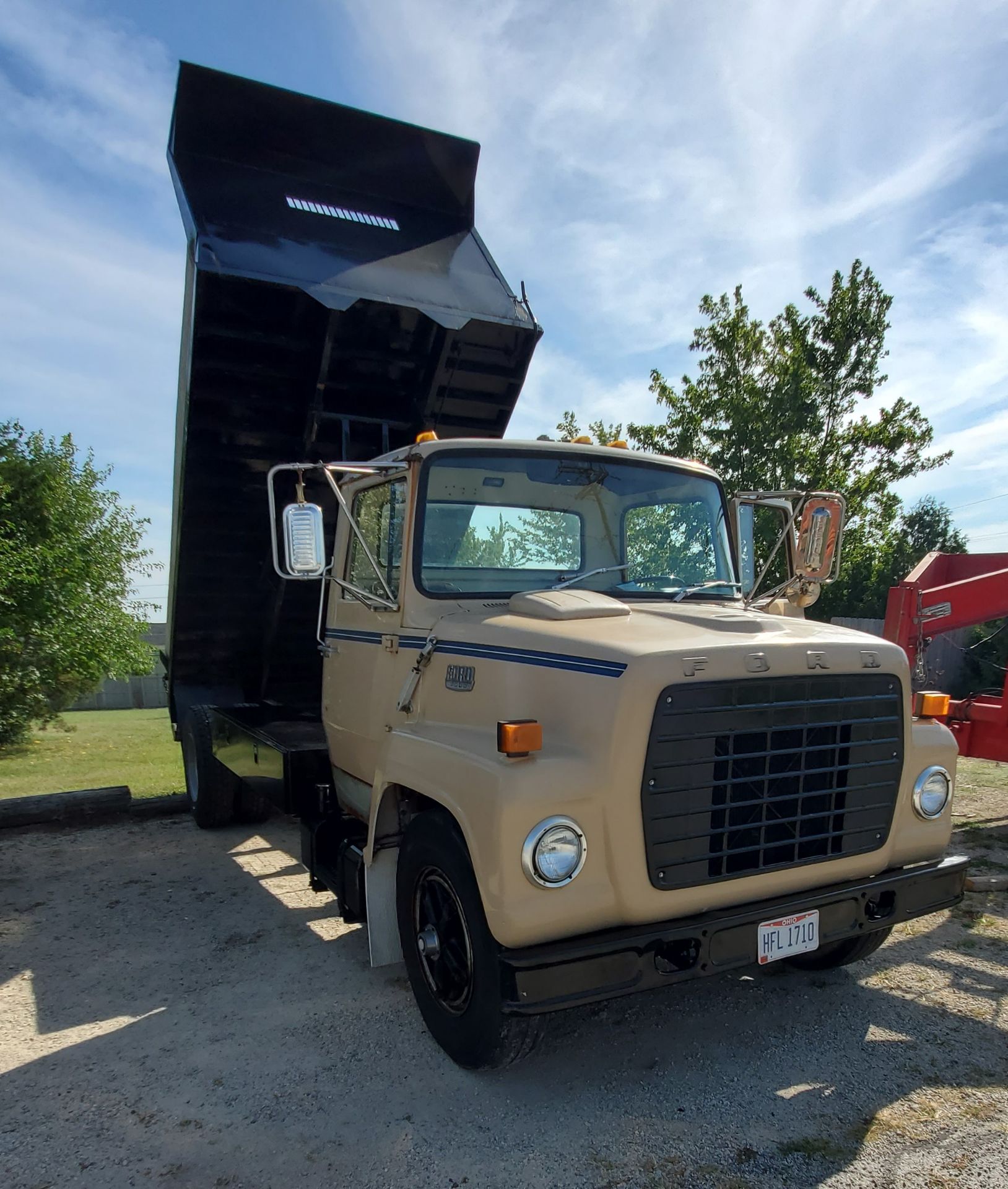 1983 Ford 7000, 5-speed Manual Transmission, Caterpillar 3208 Diesel, 14" Dump Bed,UR 225 Tires, New - Image 15 of 25