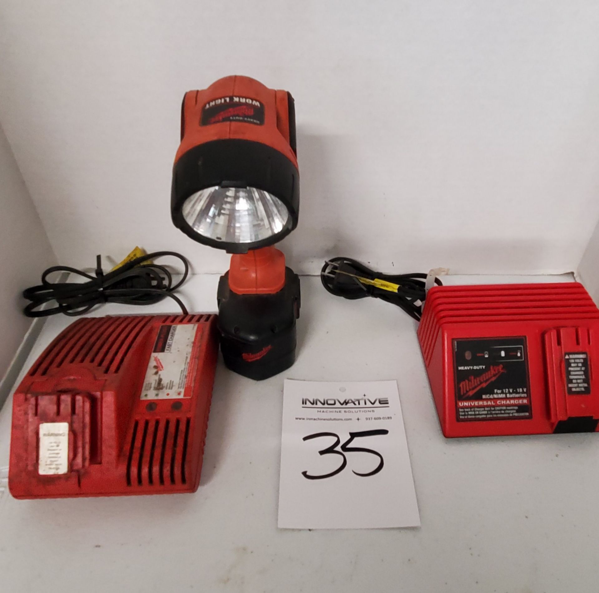 Milwaukee 14.4 Worklight w (2) Chargers