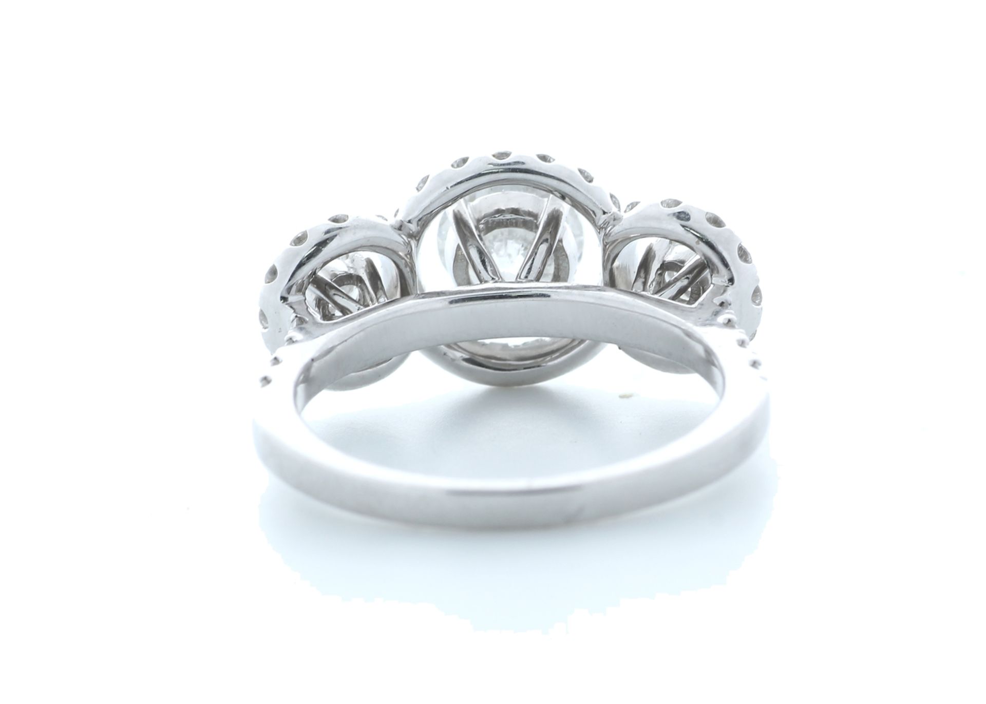 18ct White Gold Three Stone Halo Set Diamond Ring 1.91 Carats - Valued by IDI £27,500.00 - 18ct - Image 3 of 5