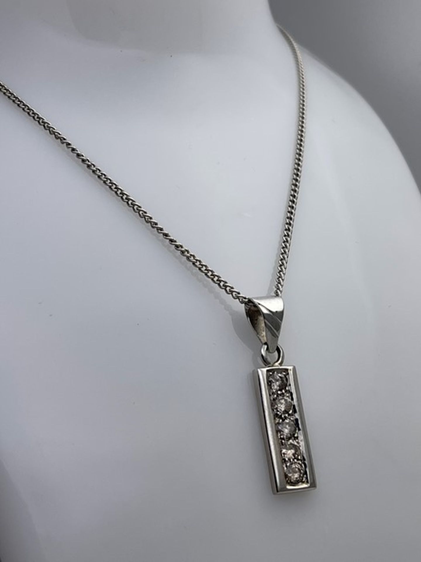 ***£3555.00*** 18CT WHITE GOLD DIAMOND PENDENT, SET WITH FIVE ROUND BRILLIANT CUT DIAMONDS - Image 2 of 3