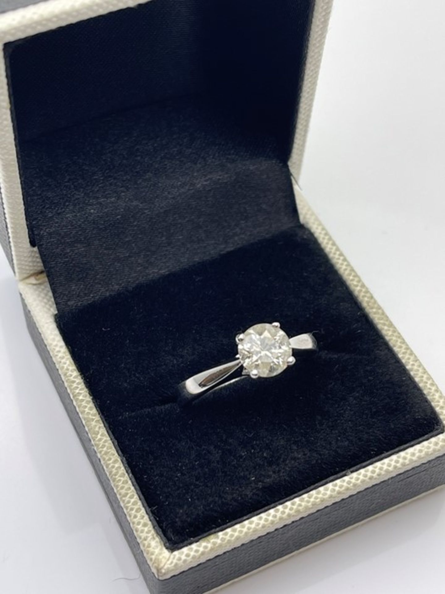 ***£6970.00*** 18CT WHITE GOLD LADIES DIAMOND SOLITAIRE RING, 1.28CT