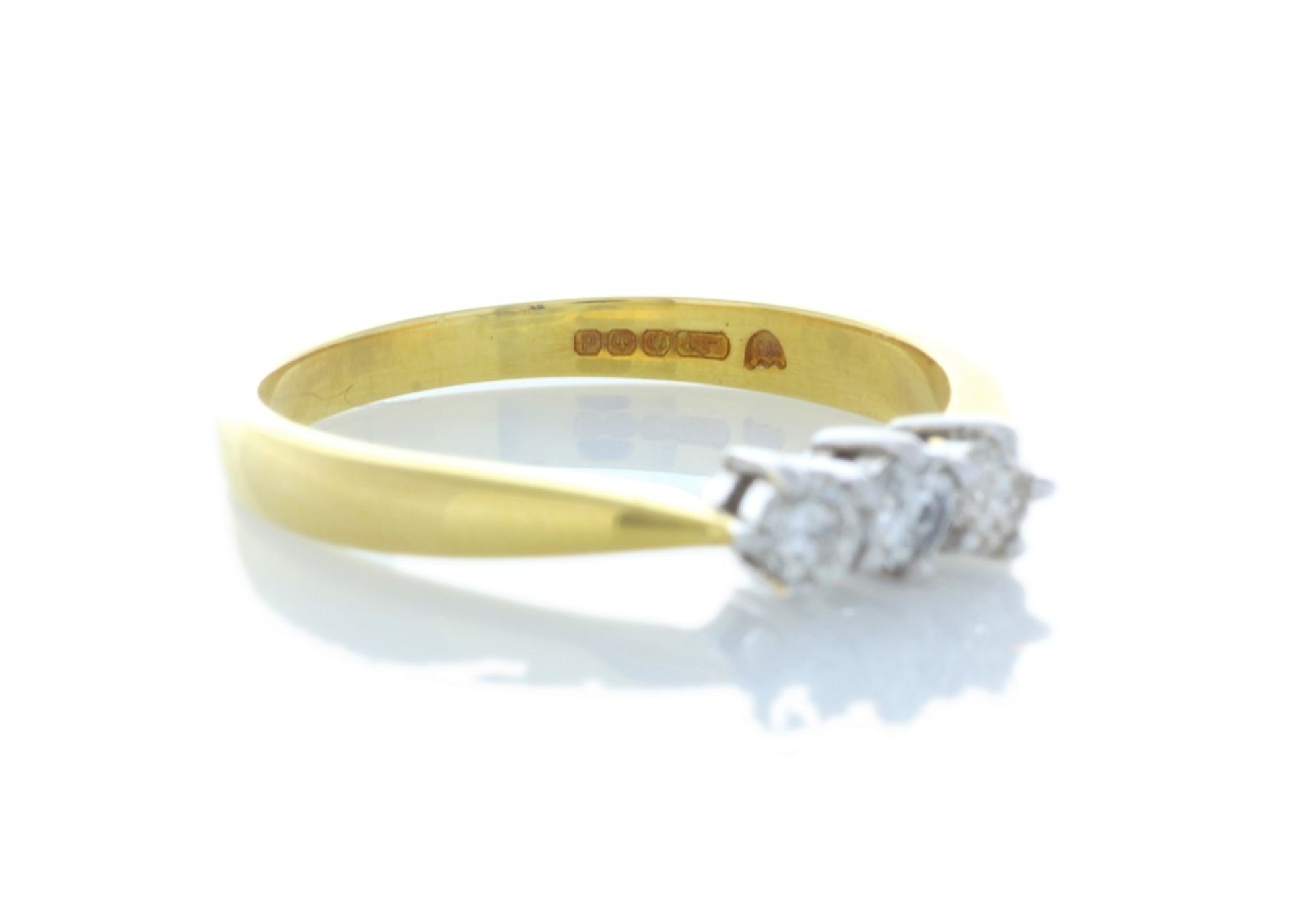 9ct Yellow Gold Three Stone Claw Set Diamond Ring 0.25 Carats - Valued by AGI £957.00 - 9ct Yellow - Image 4 of 4