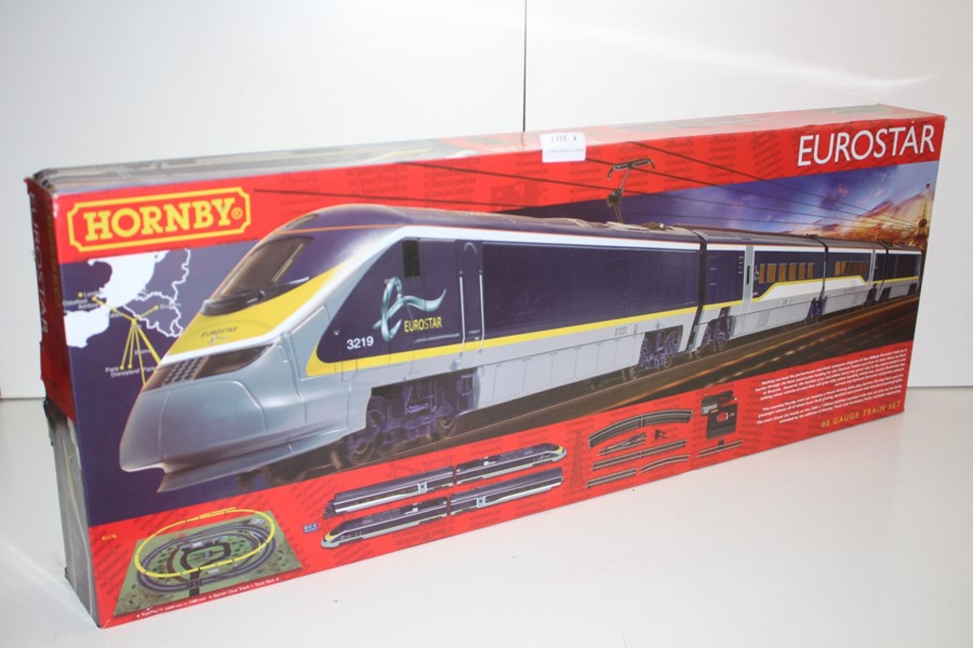 GRADE U- BOXED HORNBY EUROSTAR 00 GAUGE TRAIN SET RRP-£139.00