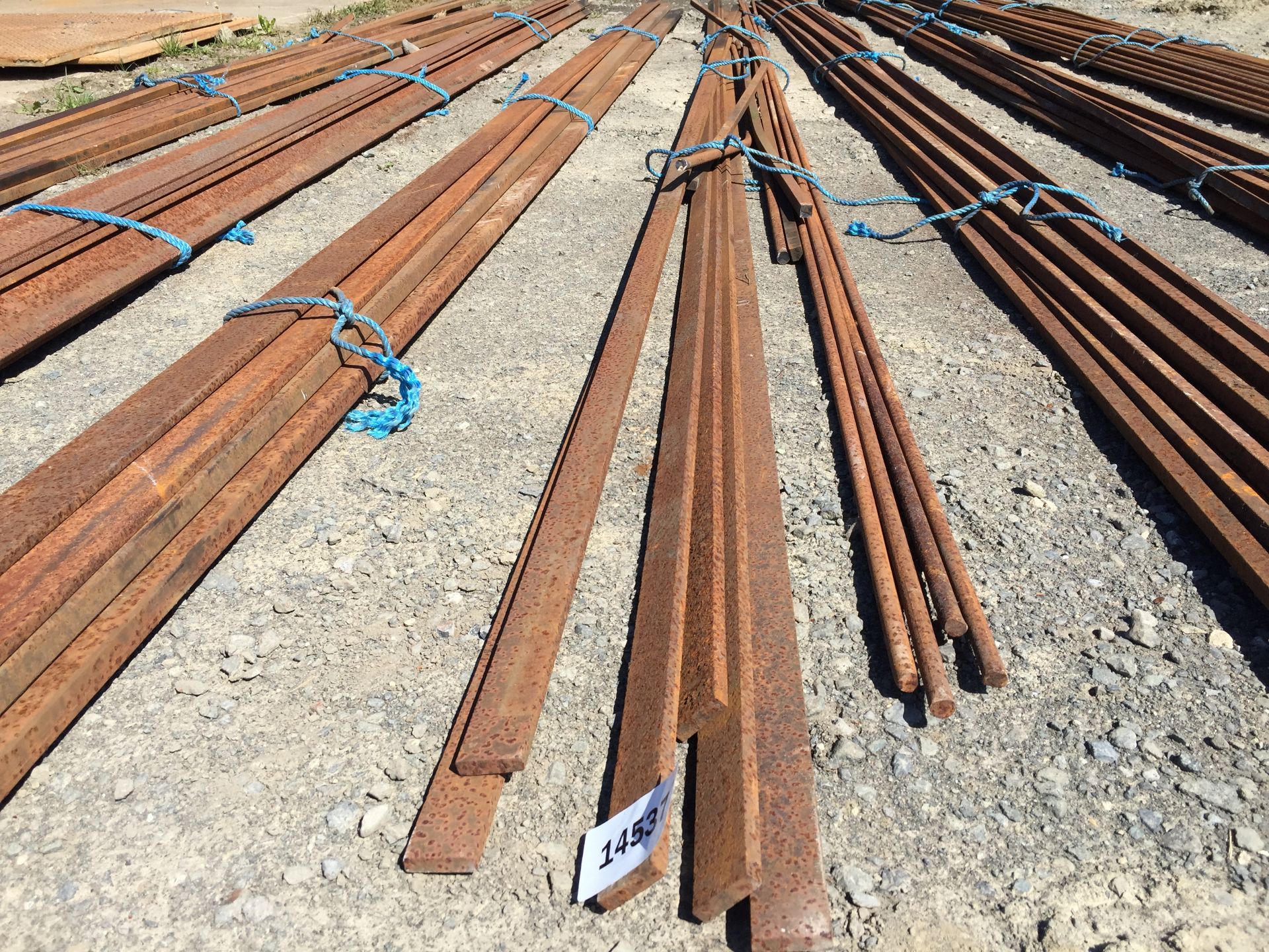 PL-14537 Quantity of Mixed Lenghts of Metal Flat & Round Rods - Image 2 of 2