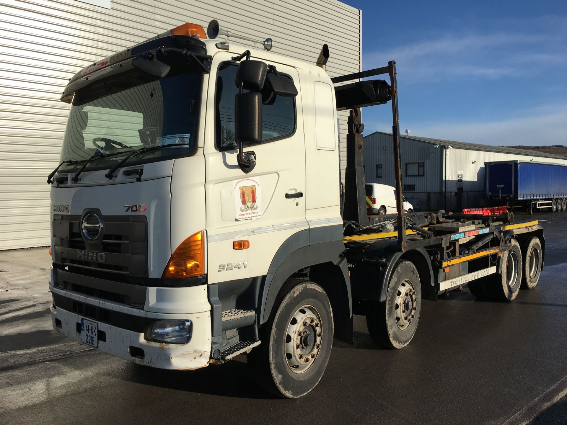 141KK2216 UNRESERVED 2014 Hino 700 Hook Loader Truck