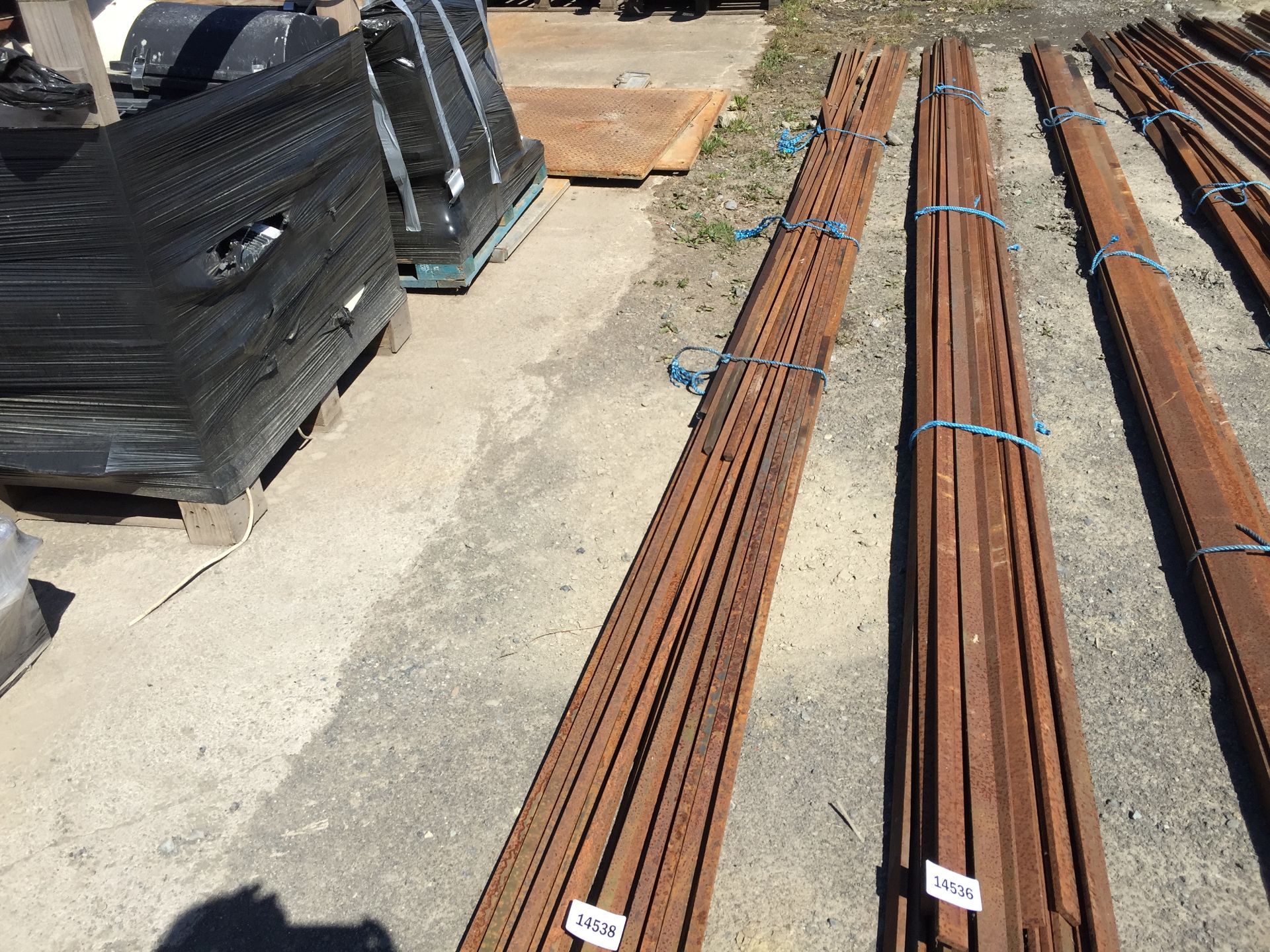 PL-14538 Quantity of Approx 20ft Lenghts of Metal Cube Rods - Image 2 of 2