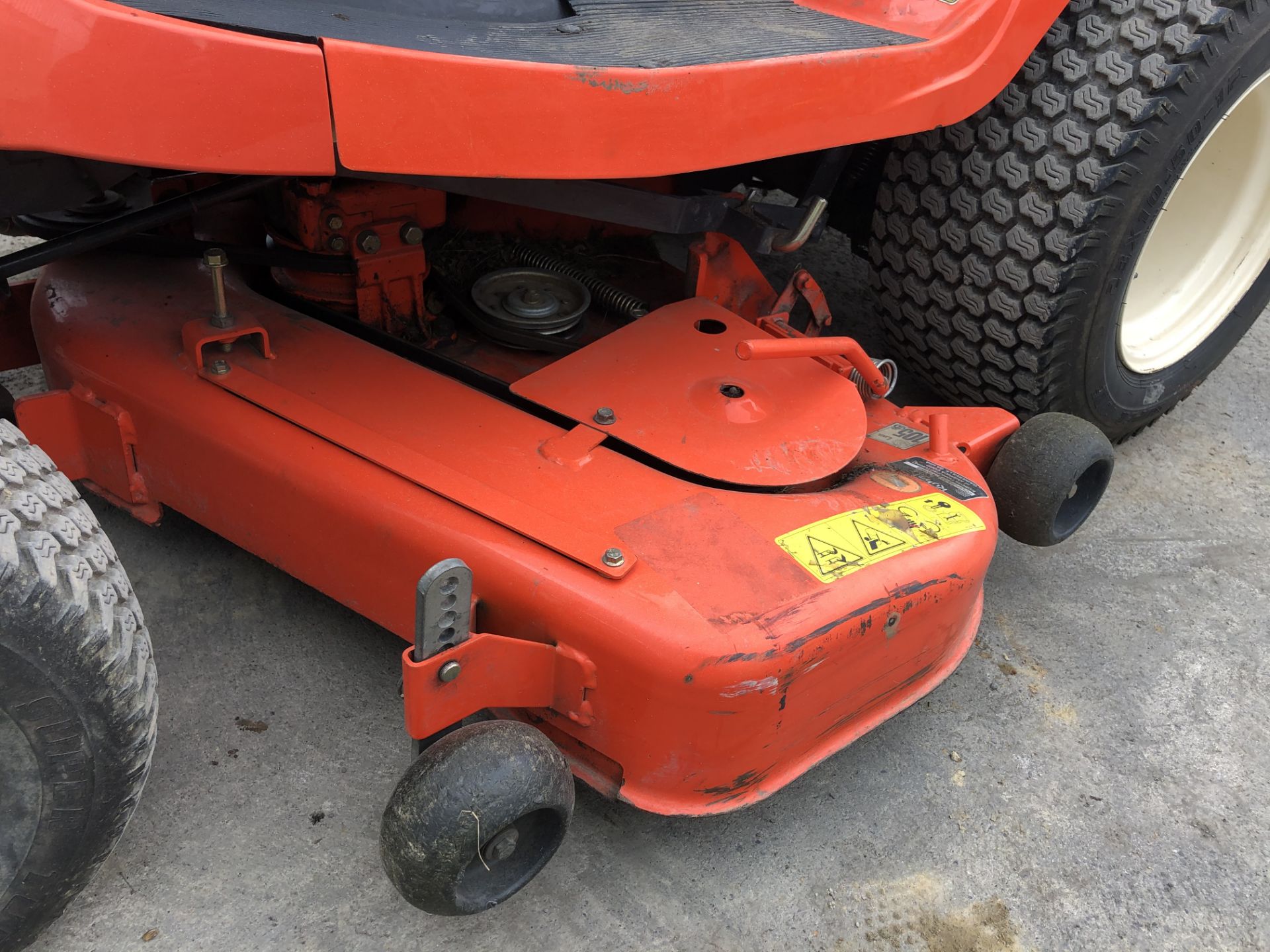 PL-14679 2006 Kubota GR2100 EC2 Diesel Ride on Lawn Mower - Image 14 of 25