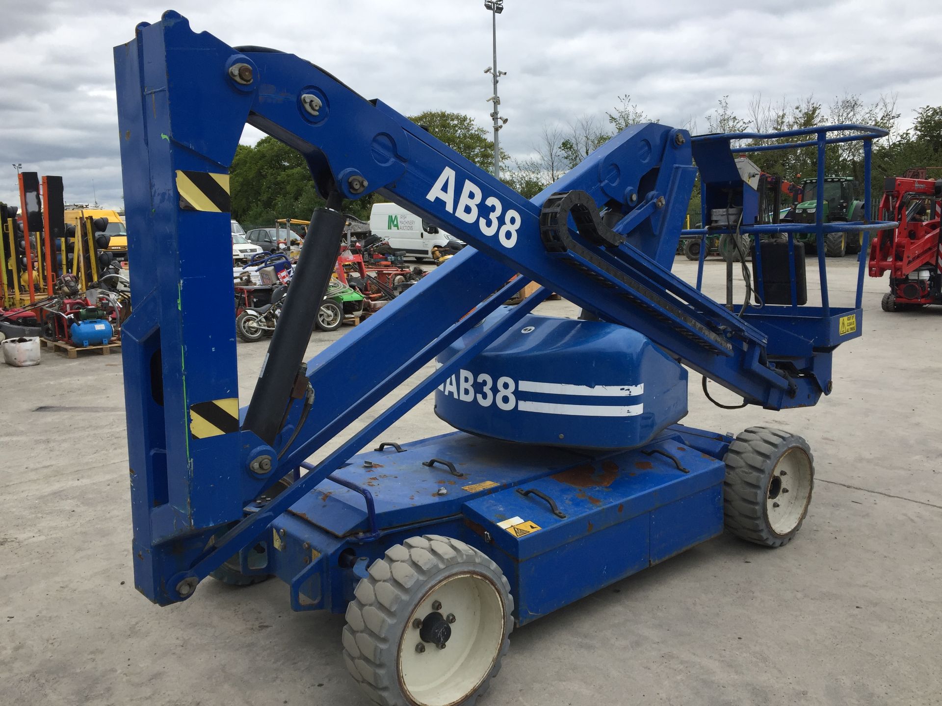 PL-14629 2008 UpRight AB-38 Articulated Electric Boom - Image 6 of 12