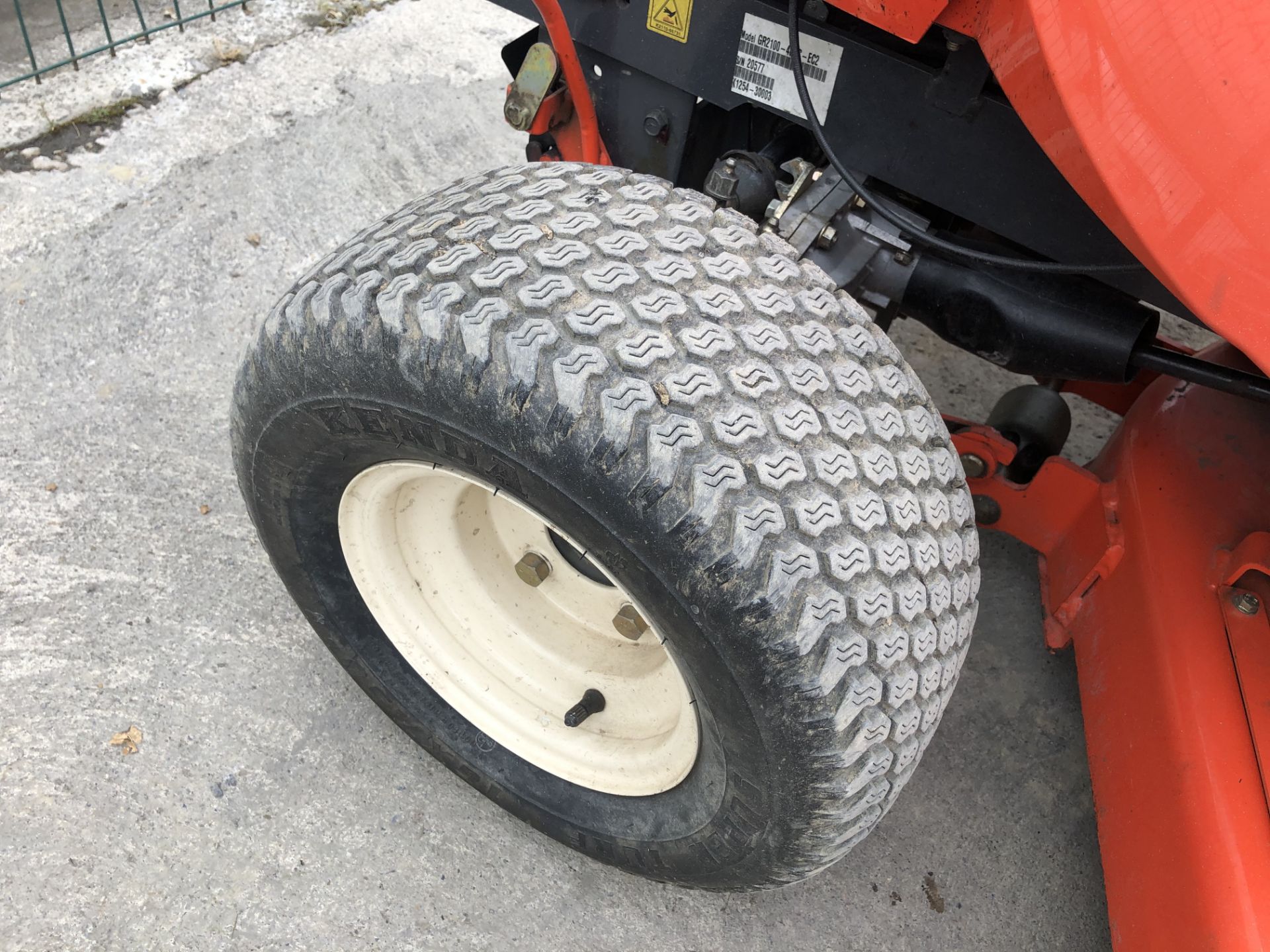 PL-14679 2006 Kubota GR2100 EC2 Diesel Ride on Lawn Mower - Image 12 of 25