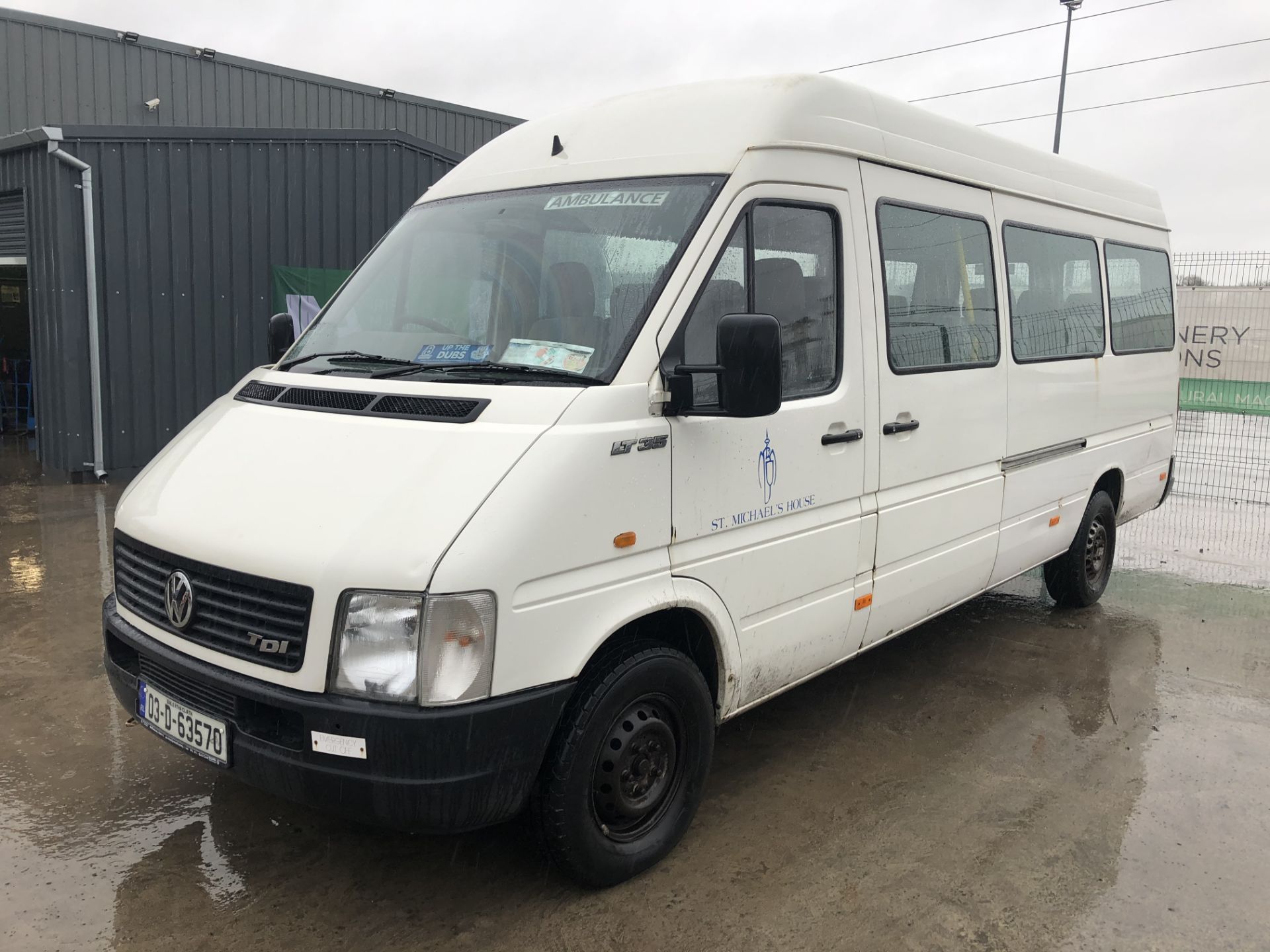 03D63570 2003 Volkswagen LT35 2461 15 Seat Minibus