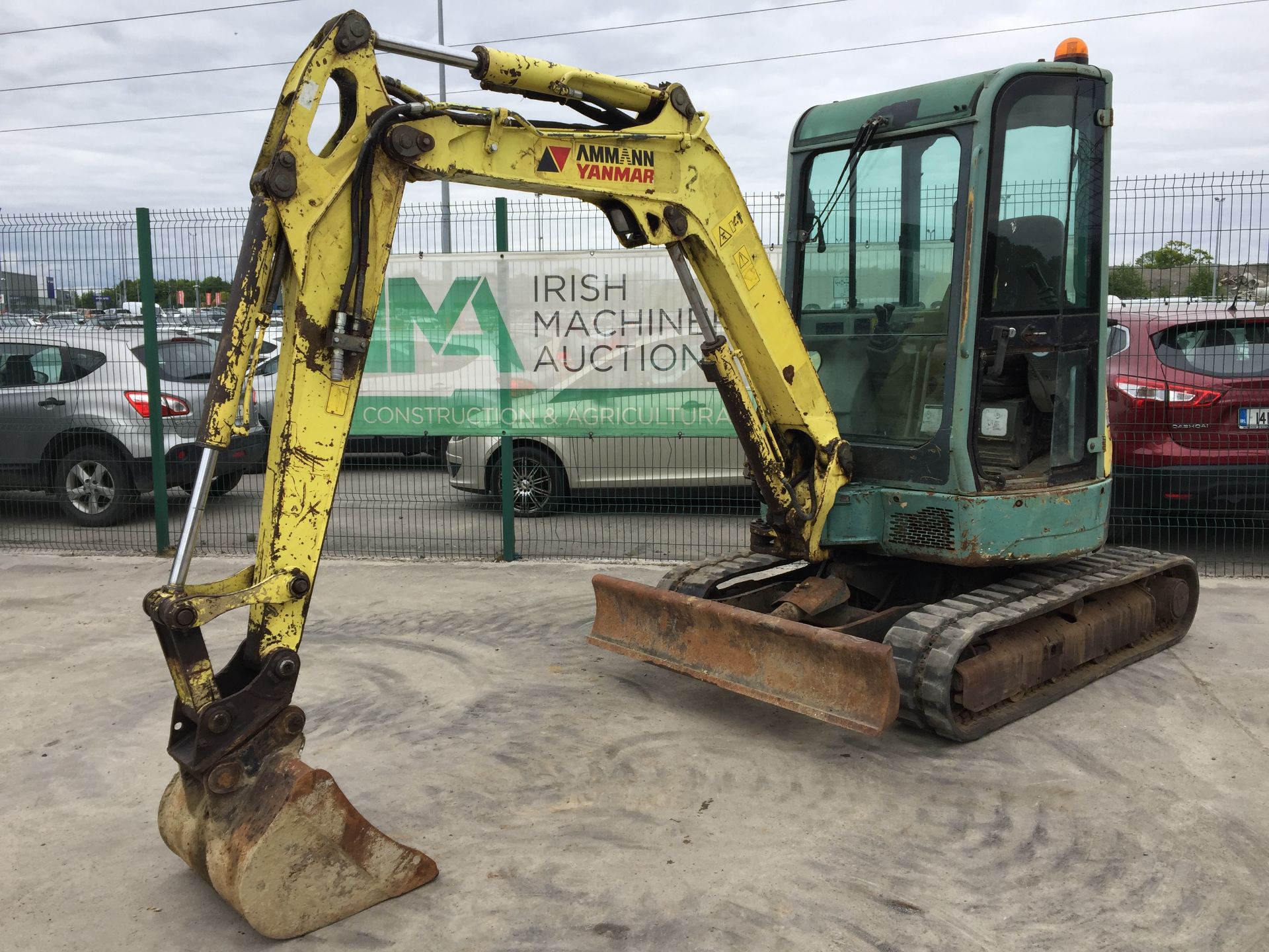 PL-14636 UNRESERVED 2005 Yanmar VIO30 Zero Tail Excavator - Image 2 of 19