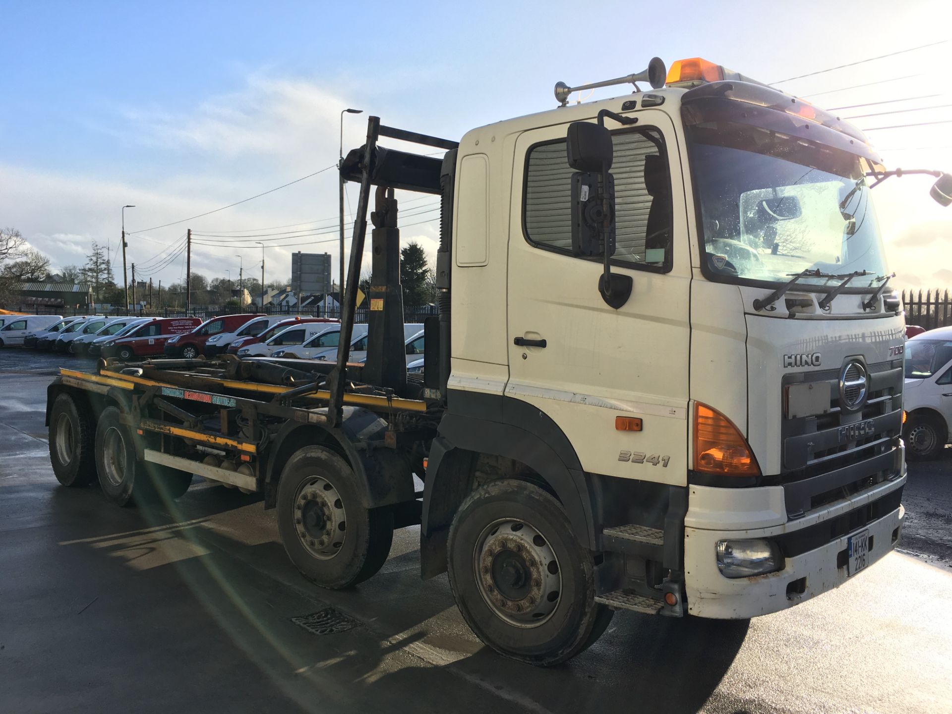 141KK2216 UNRESERVED 2014 Hino 700 Hook Loader Truck - Image 2 of 12