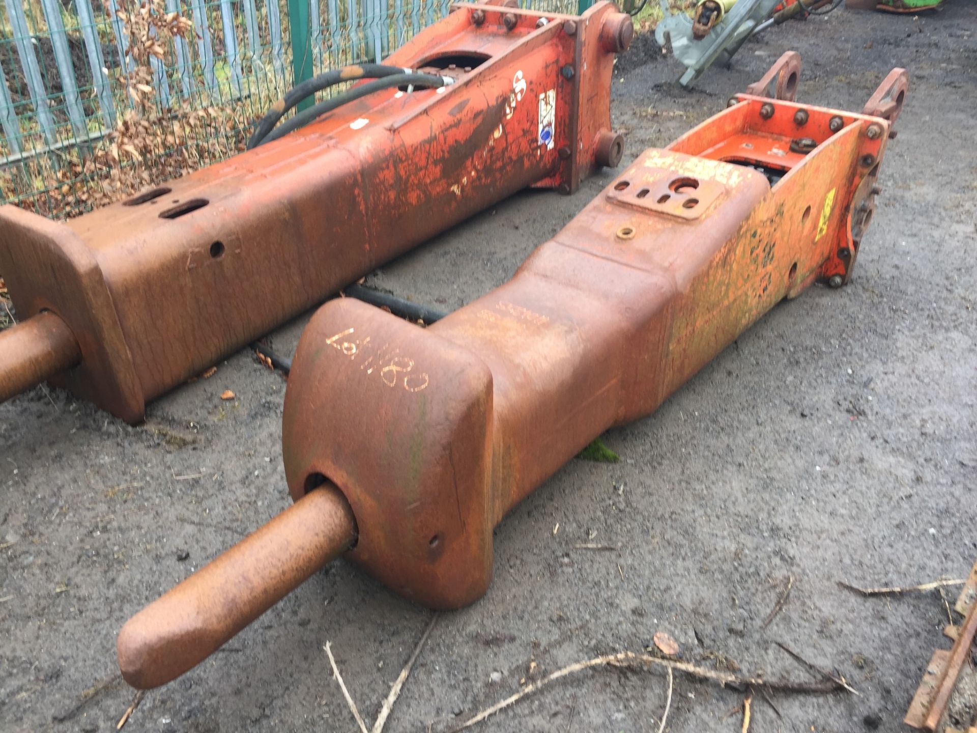 PL-2228 UNRESERVED 2004 Rock Breaker to Suit 20T