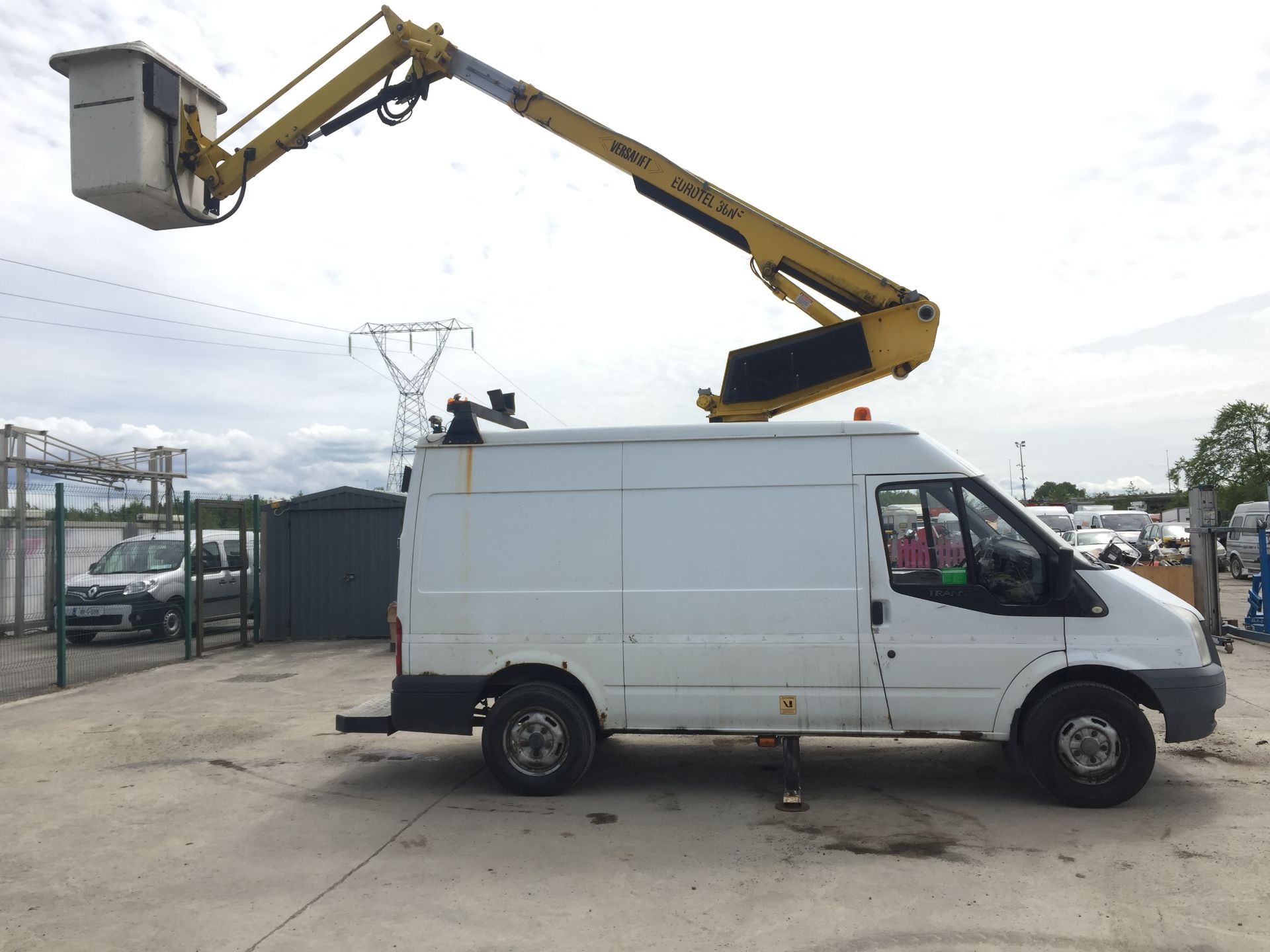 09D2813 Ford Transit Cherry Picker Hoist Van 2 Dr Unit Diesel - 306,050 km - 2008 Versalift ET36NF C - Image 5 of 15